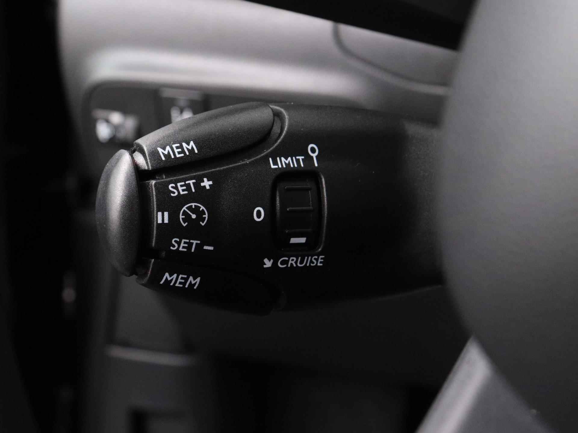 Citroen C3 Feel 83pk | Navigatie | Climate Control | Cruise Control | Parkeersensoren | Apple Carplay / Android Auto | Bluetooth | DAB+ radio | Automatisch dimlicht | Regensensor | Donker getint glas | Afwijkende dakkleur | All seasonbanden | Lage kilometerstand | - 20/34