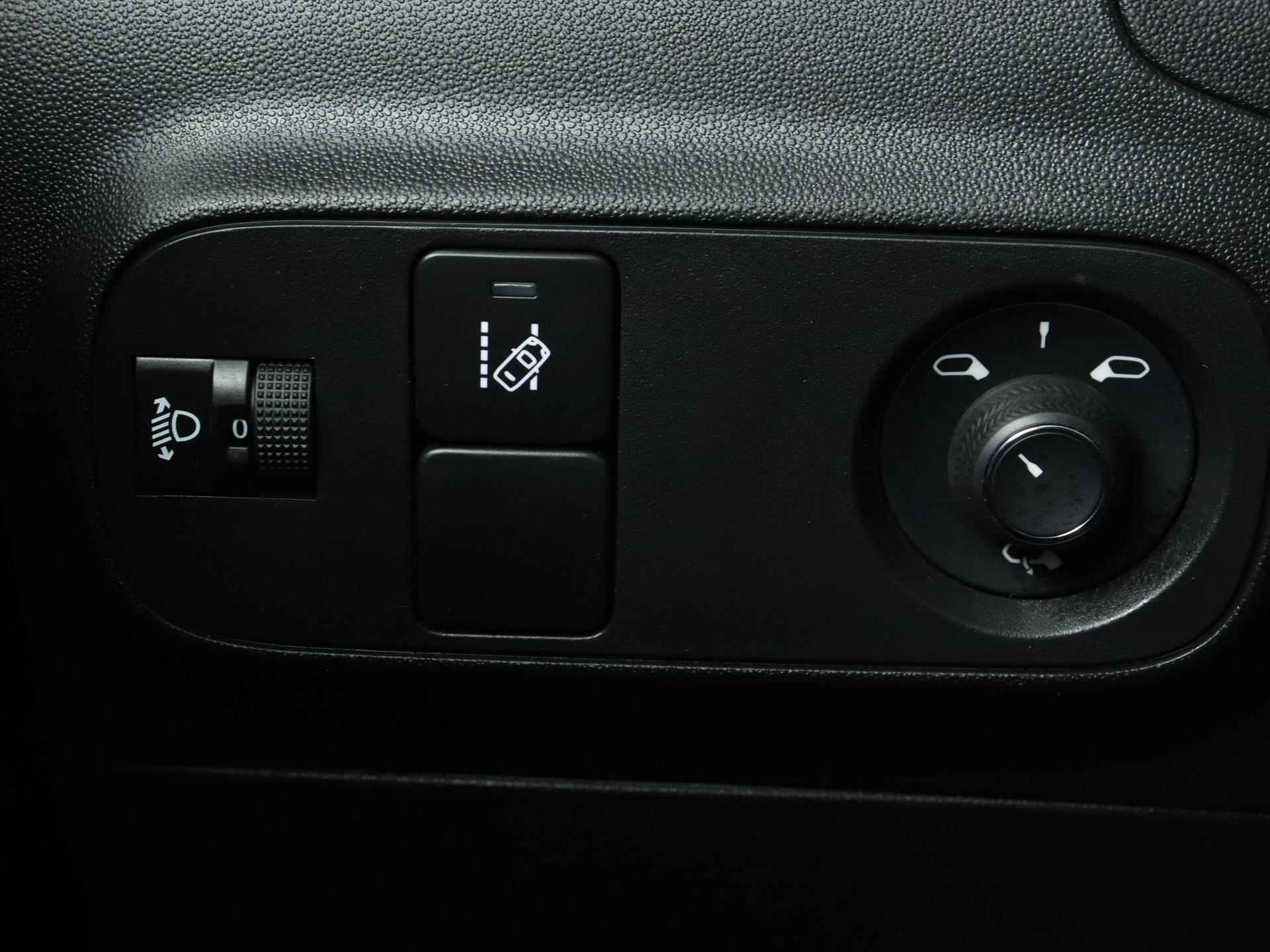 Citroen C3 Feel 83pk | Navigatie | Climate Control | Cruise Control | Parkeersensoren | Apple Carplay / Android Auto | Bluetooth | DAB+ radio | Automatisch dimlicht | Regensensor | Donker getint glas | Afwijkende dakkleur | All seasonbanden | - 21/34