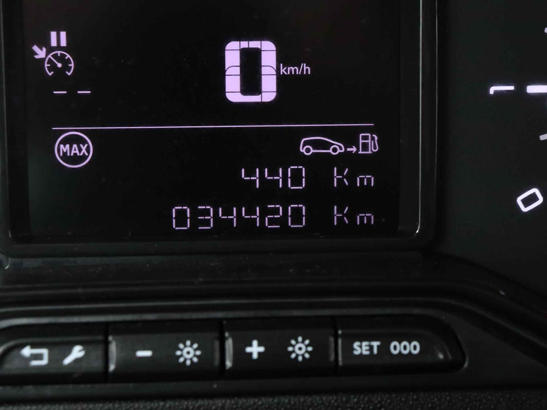 Citroen C3 Feel 83pk | Navigatie | Climate Control | Cruise Control | Parkeersensoren | Apple Carplay / Android Auto | Bluetooth | DAB+ radio | Automatisch dimlicht | Regensensor | Donker getint glas | Afwijkende dakkleur | All seasonbanden | Lage kilometerstand | - 27/34