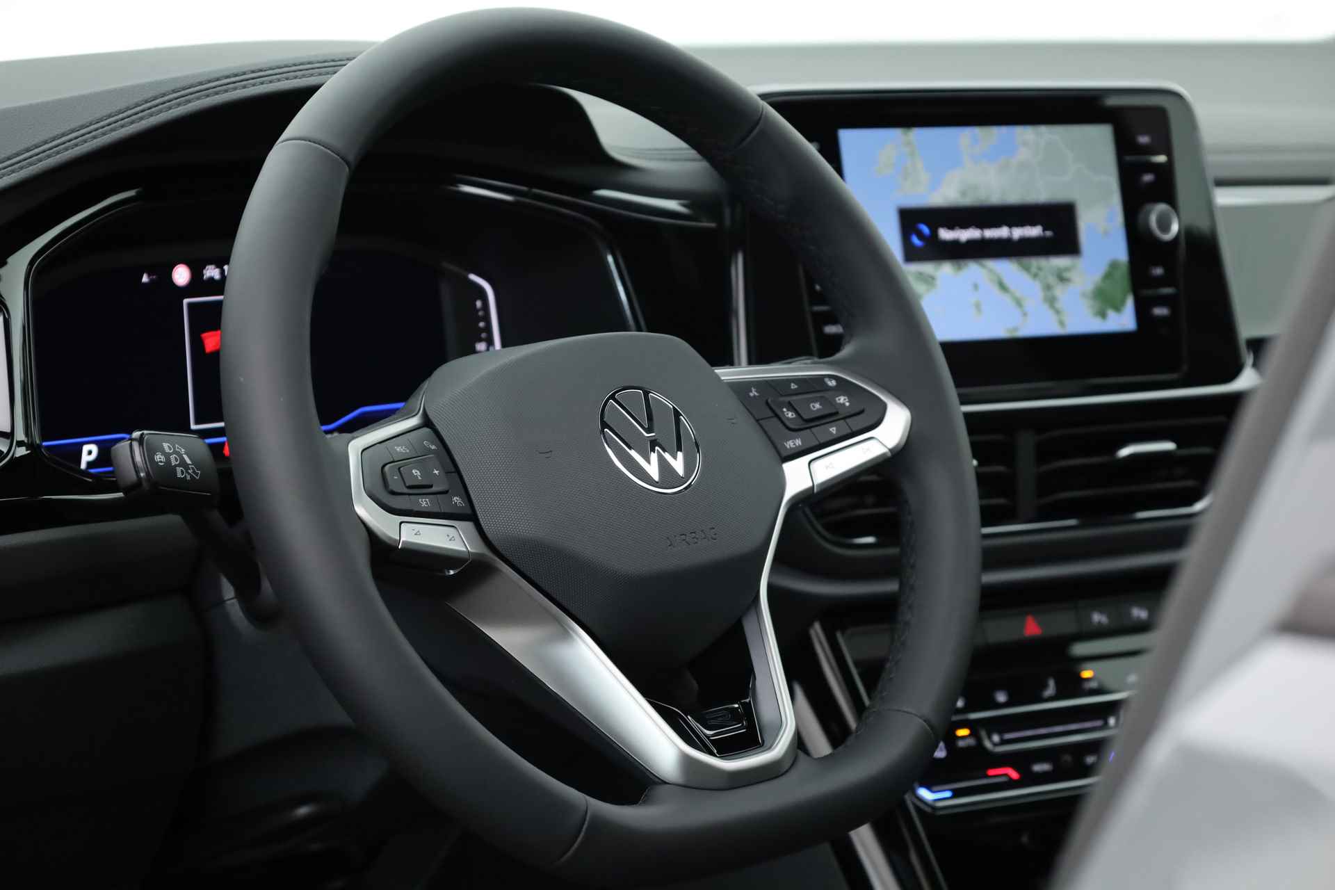 Volkswagen T-Roc 1.5 TSI R-Line Black Style DSG MY2024 | Pano | Camera | Beats | Keyless | Stoel- Stuurverw. | 19'' | IQ. Light - 5/32