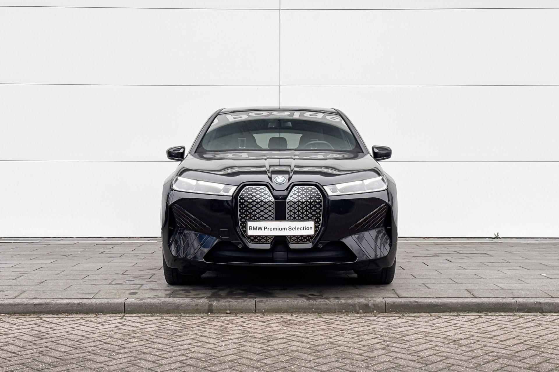 BMW iX xDrive40 Business Edition Plus 77 kWh | Harman Kardon | Driving Assistant Pro | Stoelverwarming | Trekhaak | - 4/25