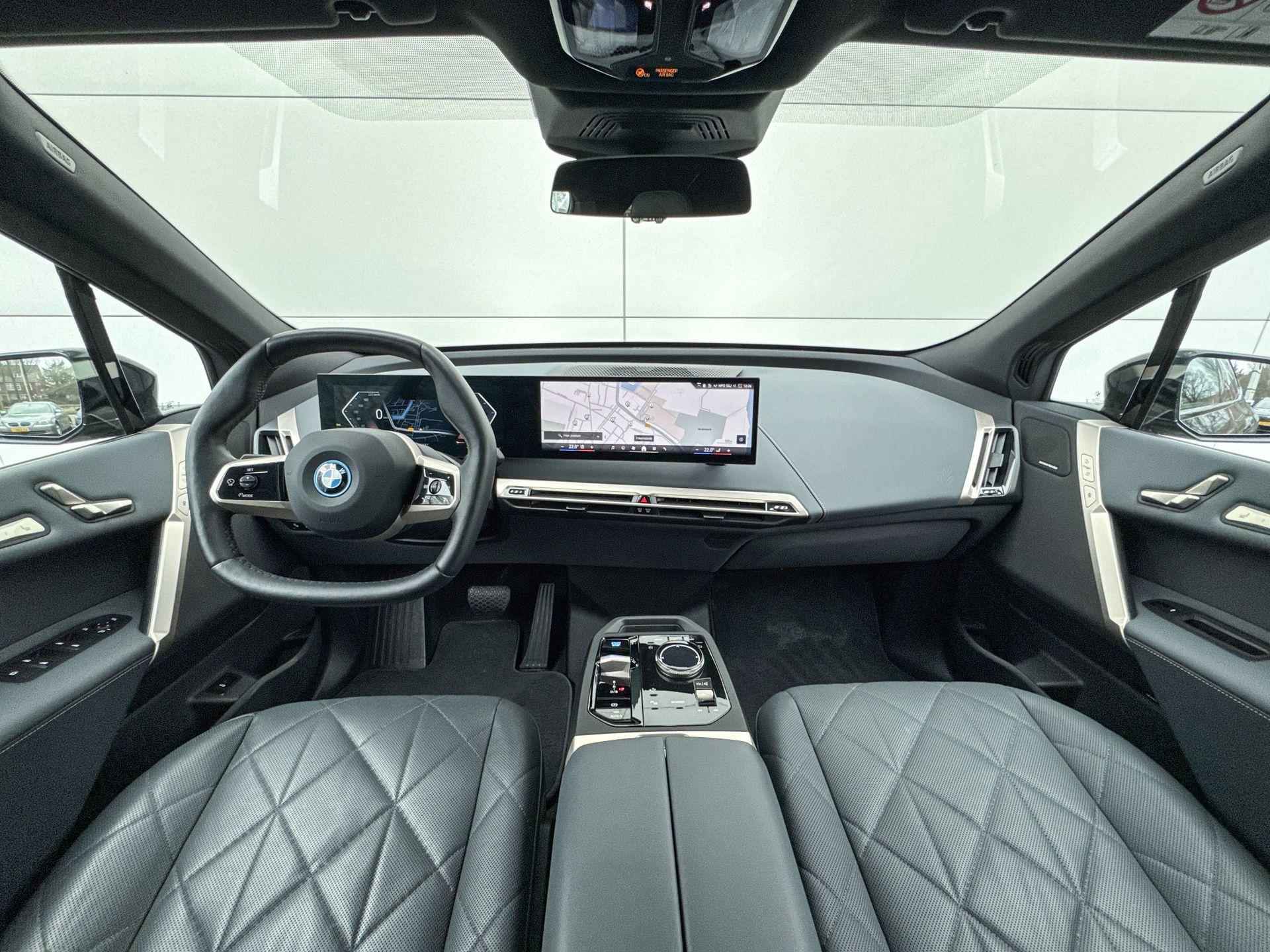 BMW iX xDrive40 Business Edition Plus 77 kWh | Harman Kardon | Driving Assistant Pro | Stoelverwarming | Trekhaak | - 10/25