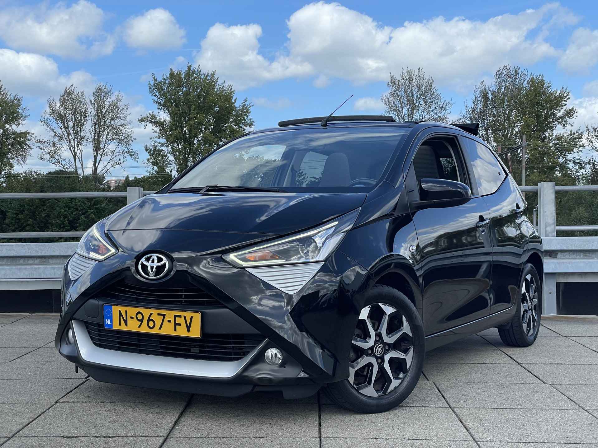 Toyota Aygo 1.0 VVT-i x-joy Cabrio | Navigatie | Achteruitrijcamera | Trekhaak | Rijklaarprijs! | - 5/34