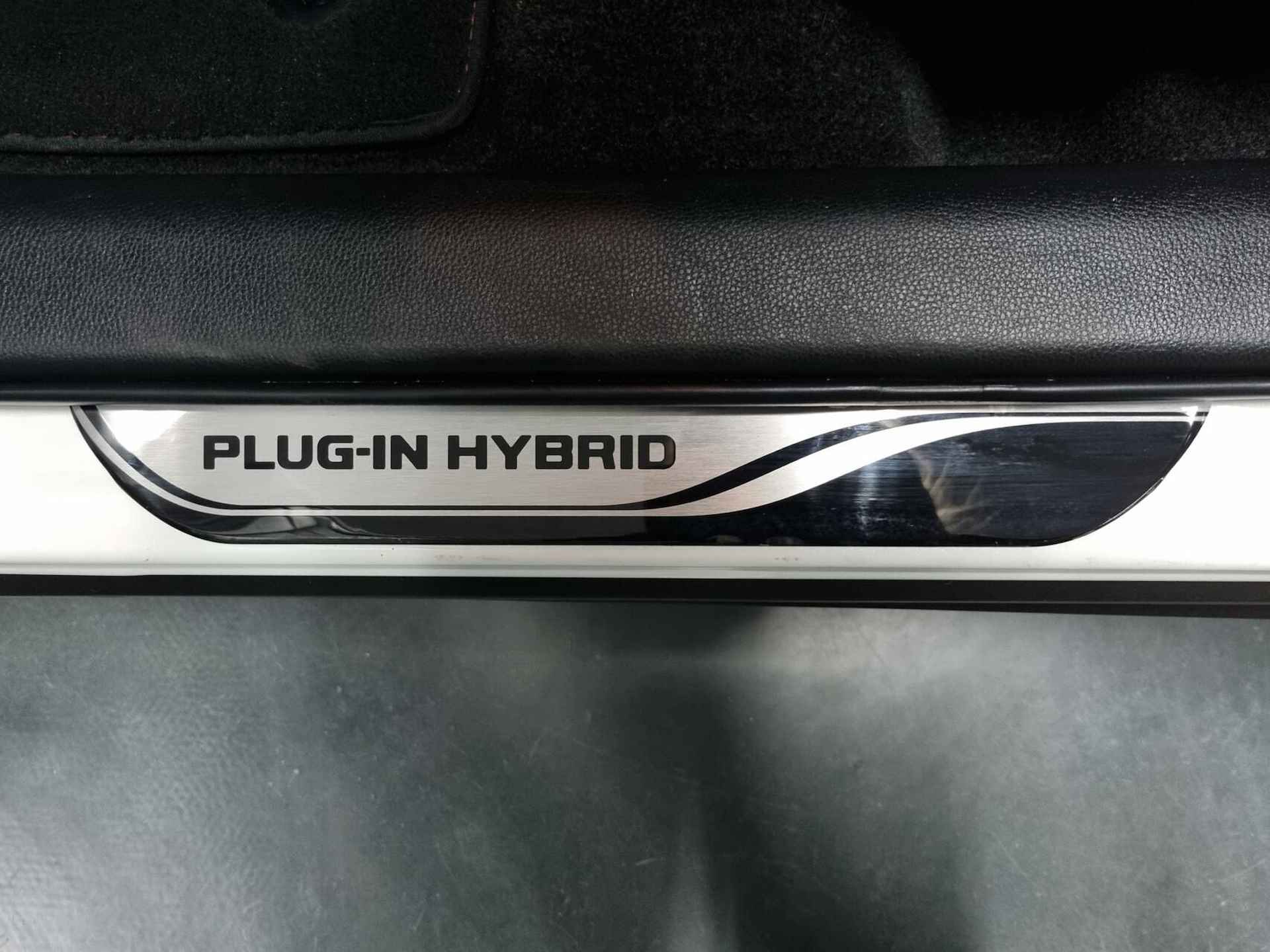 Toyota RAV4 2.5 Plug-in Hybrid AWD Bi-Tone Plus JBL / Pano / Trekhaak - 22/91