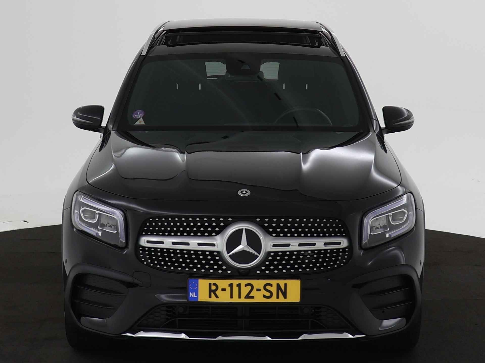 Mercedes-Benz GLB 250 AMG Line | Elektrisch glazen panorama-dak | Trekhaak | Sfeerverlichting | Inclusief 24 maanden MB Certified garantie voor Europa. - 28/45