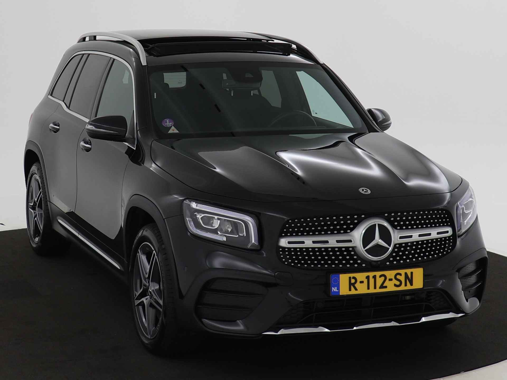 Mercedes-Benz GLB 250 AMG Line | Elektrisch glazen panorama-dak | Trekhaak | Sfeerverlichting | Inclusief 24 maanden MB Certified garantie voor Europa. - 29/45