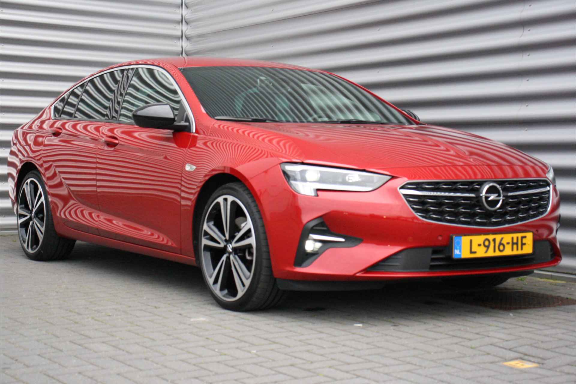 Opel Insignia GRAND SPORT 2.0 TURBO 200PK ULTIMATE AUTOMAAT / NAVI / LEDER / CLIMA / AGR / PDC / CAMERA / HUD / 20" LMV / BOSE / KEYLESS / LED - 4/41