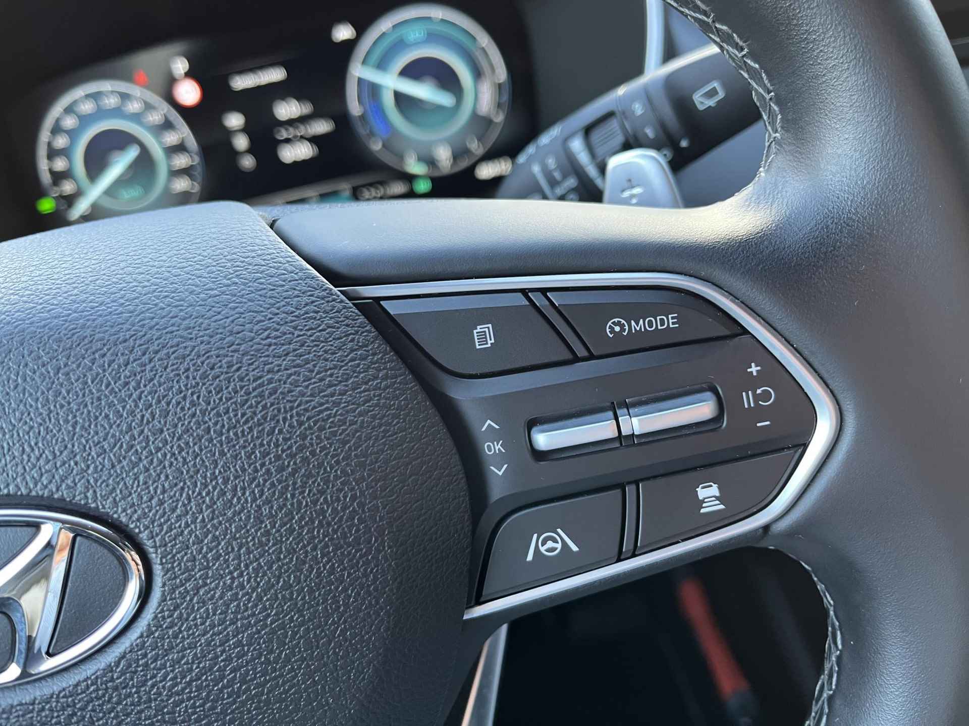 Hyundai Santa Fe 1.6 T-GDI HEV Comfort Smart 7p. | Rijklaarprijs! | 7-persoons uitvoering | Lederen stoelen | Camera | Navigatie full map | apple/android carplay | PDC voor en achter | Inclusief Fabrieksgarantie t/m 05-2027! | - 5/27