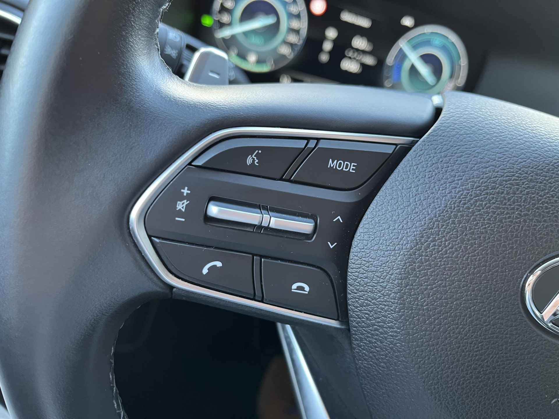 Hyundai Santa Fe 1.6 T-GDI HEV Comfort Smart 7p. | Rijklaarprijs! | 7-persoons uitvoering | Lederen stoelen | Camera | Navigatie full map | apple/android carplay | PDC voor en achter | Inclusief Fabrieksgarantie t/m 05-2027! | - 7/27