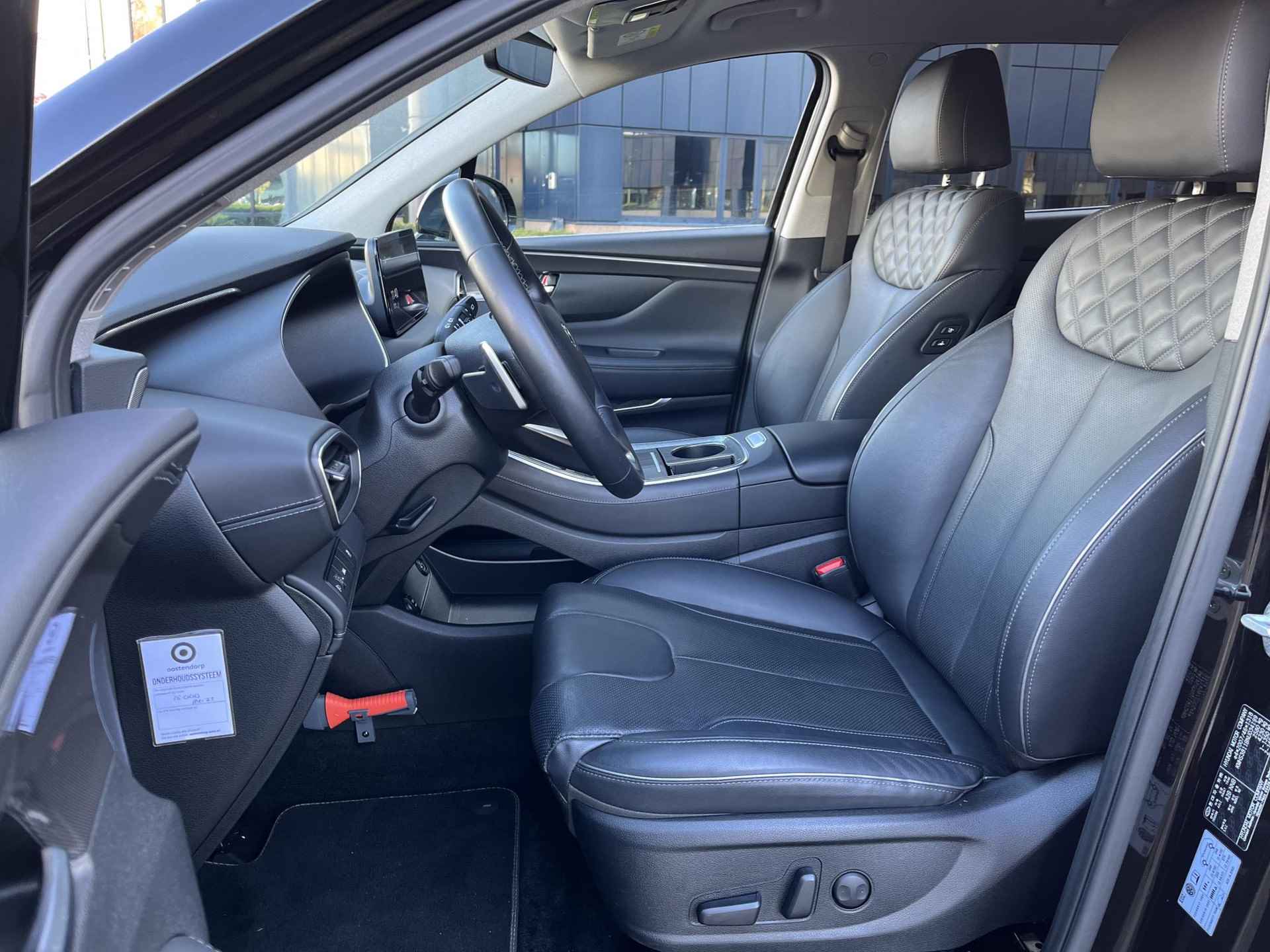 Hyundai Santa Fe 1.6 T-GDI HEV Comfort Smart 7p. | Rijklaarprijs! | 7-persoons uitvoering | Lederen stoelen | Camera | Navigatie full map | apple/android carplay | PDC voor en achter | Inclusief Fabrieksgarantie t/m 05-2027! | - 8/27