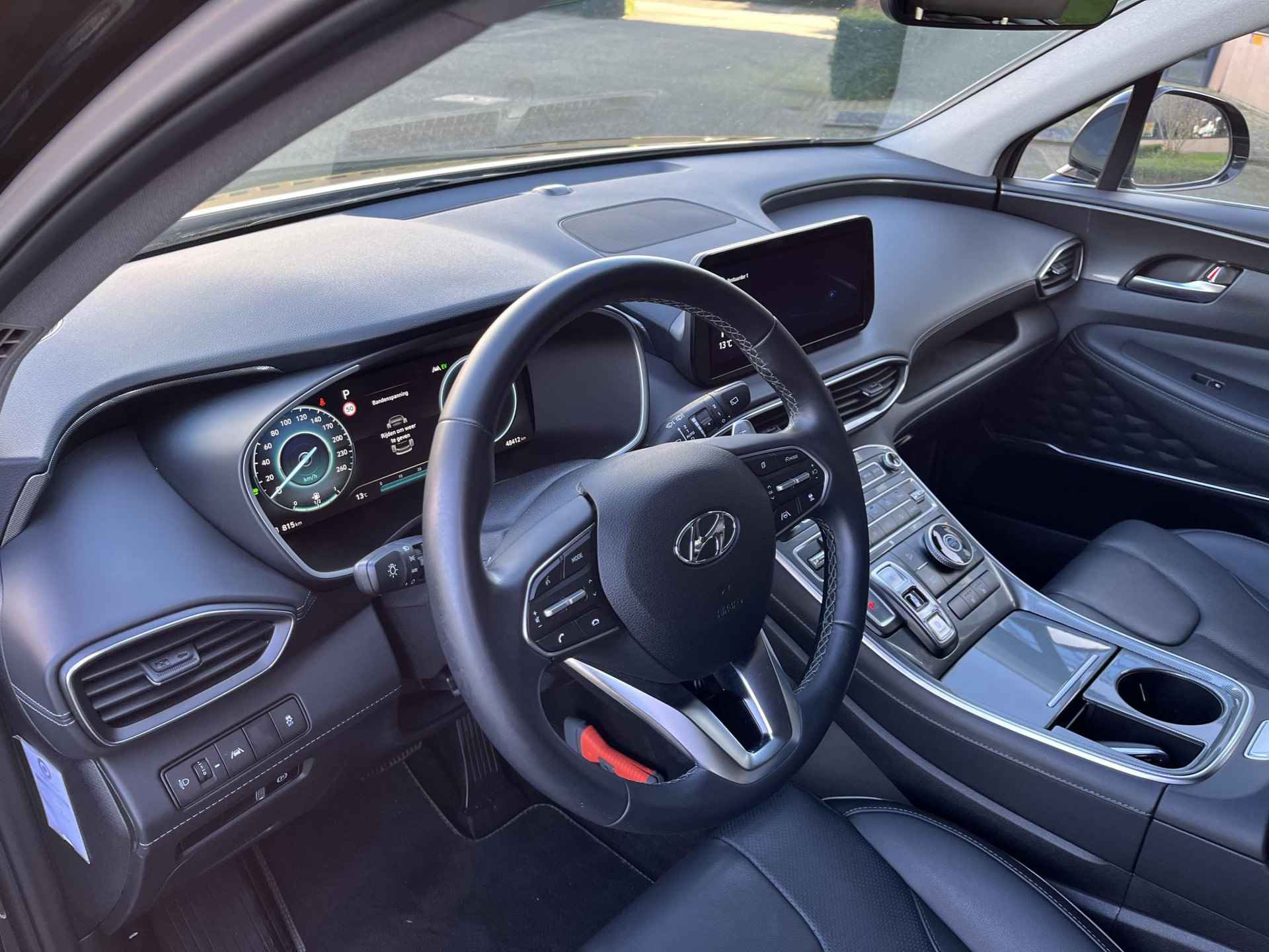 Hyundai Santa Fe 1.6 T-GDI HEV Comfort Smart 7p. | Rijklaarprijs! | 7-persoons uitvoering | Lederen stoelen | Camera | Navigatie full map | apple/android carplay | PDC voor en achter | Inclusief Fabrieksgarantie t/m 05-2027! | - 9/27