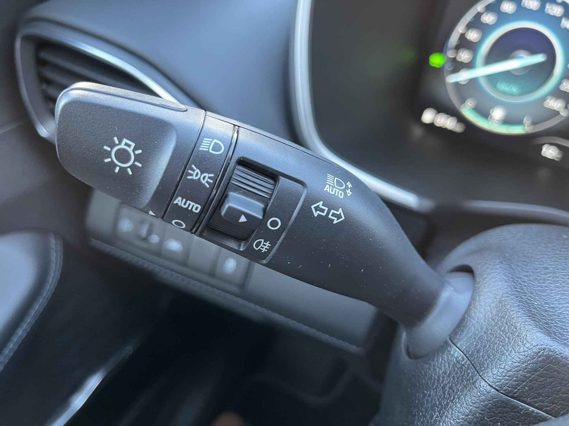 Hyundai Santa Fe 1.6 T-GDI HEV Comfort Smart 7p. | Rijklaarprijs! | 7-persoons uitvoering | Lederen stoelen | Camera | Navigatie full map | apple/android carplay | PDC voor en achter | Inclusief Fabrieksgarantie t/m 05-2027! | - 16/27