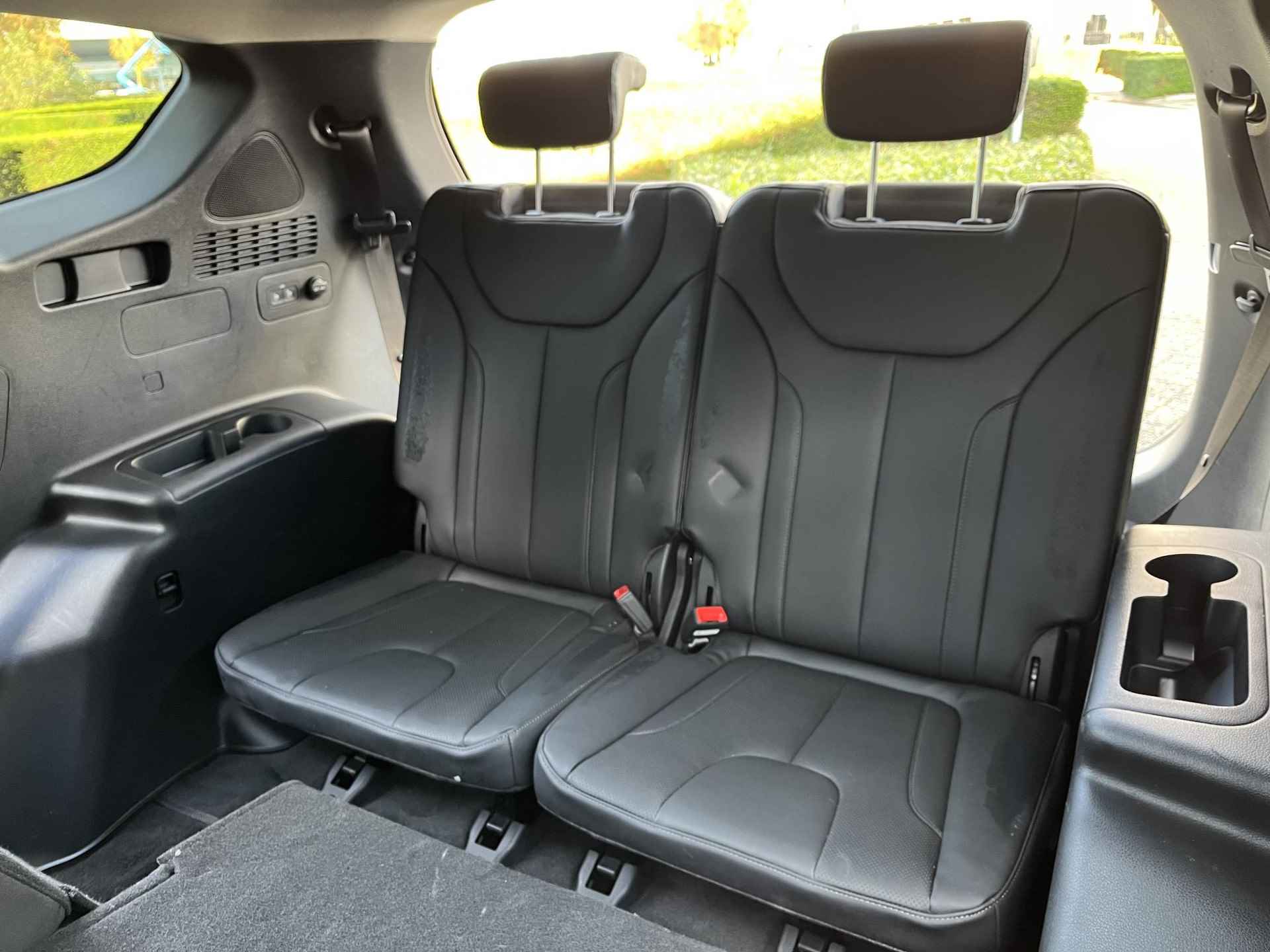 Hyundai Santa Fe 1.6 T-GDI HEV Comfort Smart 7p. | Rijklaarprijs! | 7-persoons uitvoering | Lederen stoelen | Camera | Navigatie full map | apple/android carplay | PDC voor en achter | Inclusief Fabrieksgarantie t/m 05-2027! | - 22/27