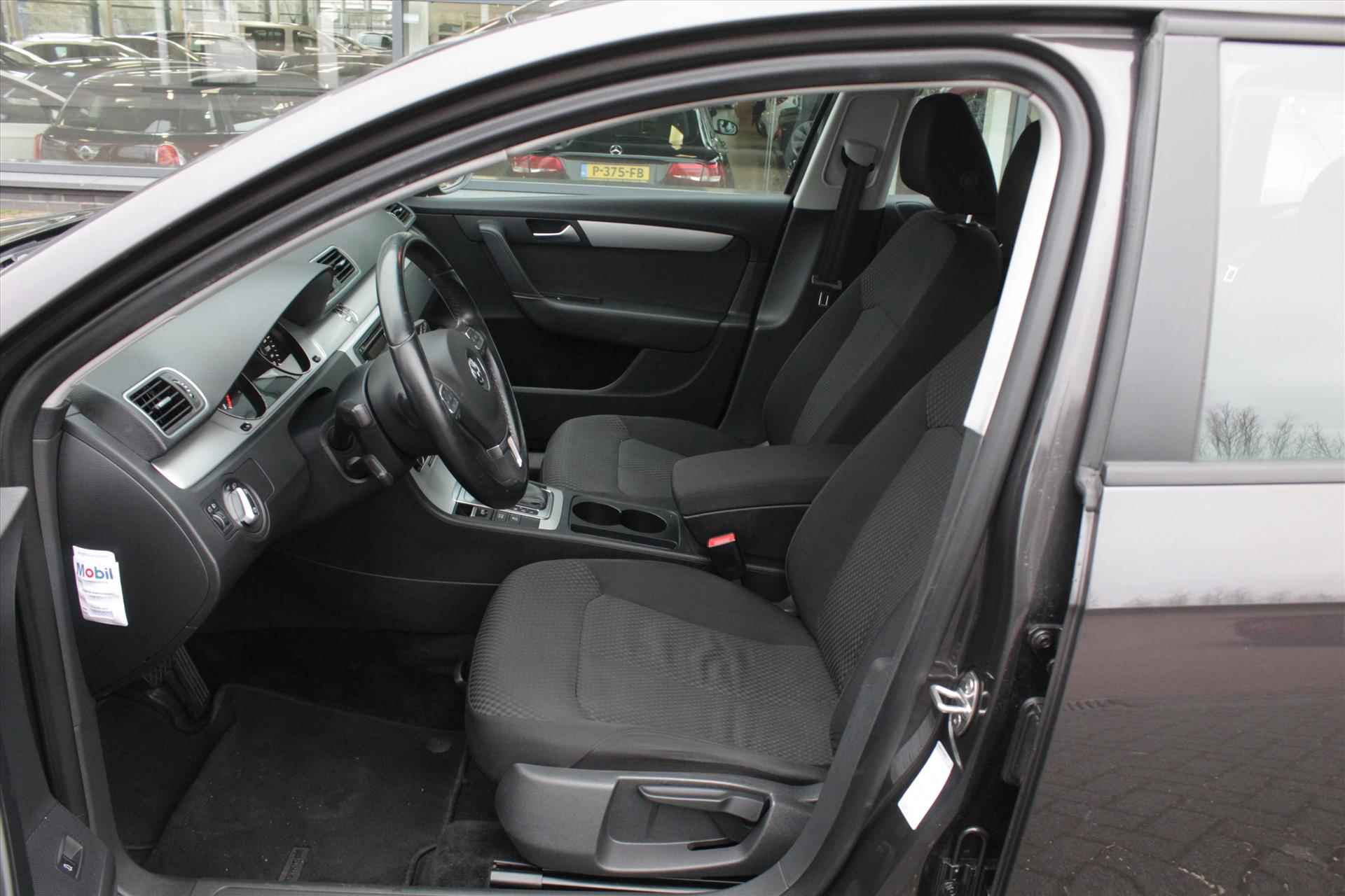 VOLKSWAGEN Passat 1.4 TSI 90KW 7-DSG VARIANT Trendline - 12/34