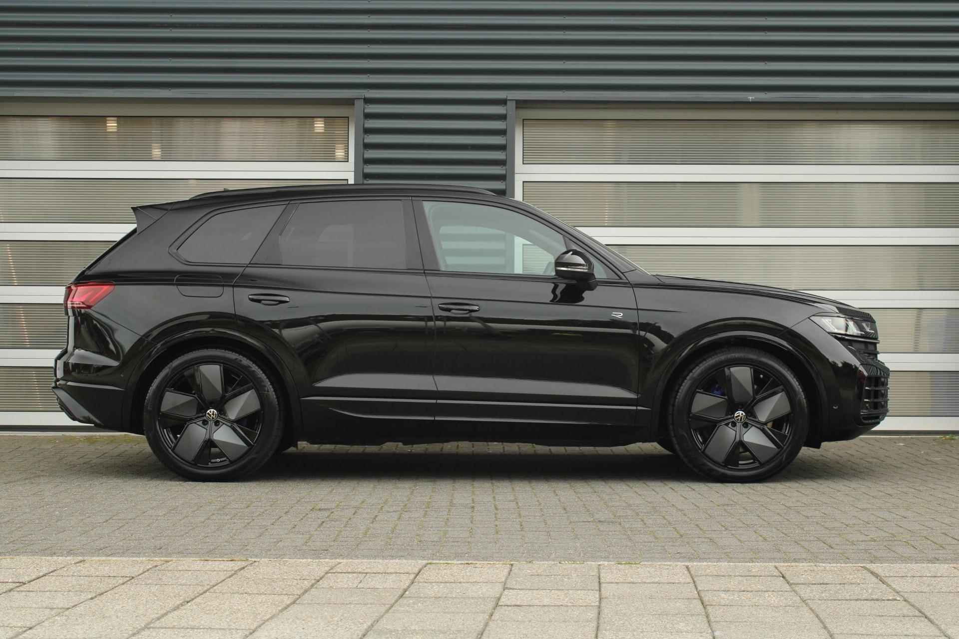 Volkswagen Touareg R 3.0 TSI 462pk eHybrid 4MOTION | Nachtzicht | Panoramadak | Trekhaak | Luchtvering - 3/92