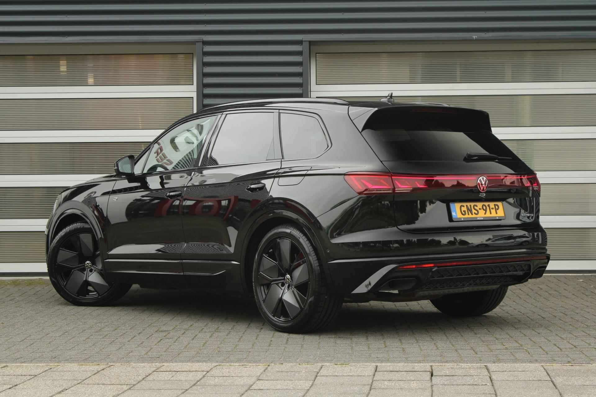 Volkswagen Touareg R 3.0 TSI 462pk eHybrid 4MOTION | Nachtzicht | Panoramadak | Trekhaak | Luchtvering - 13/92