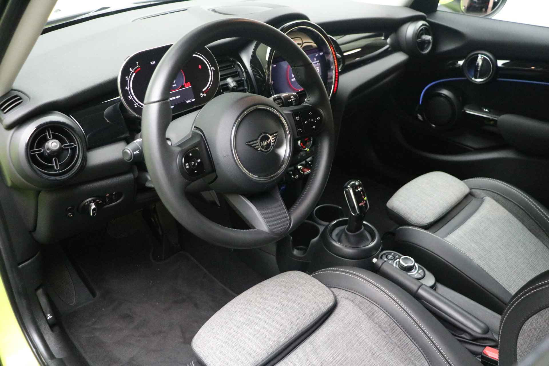 MINI Hatchback Cooper Classic Automaat / Sportstoelen / Cruise Control / LED / PDC achter / Navigatie / Airconditioning / Multifunctioneel stuurwiel - 8/22