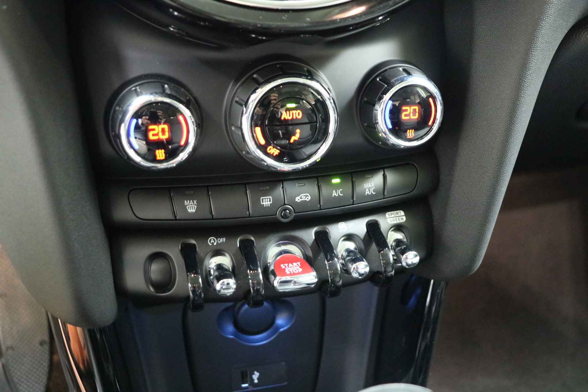 MINI Hatchback Cooper Classic Automaat / Sportstoelen / Cruise Control / LED / PDC achter / Navigatie / Airconditioning / Multifunctioneel stuurwiel - 14/22