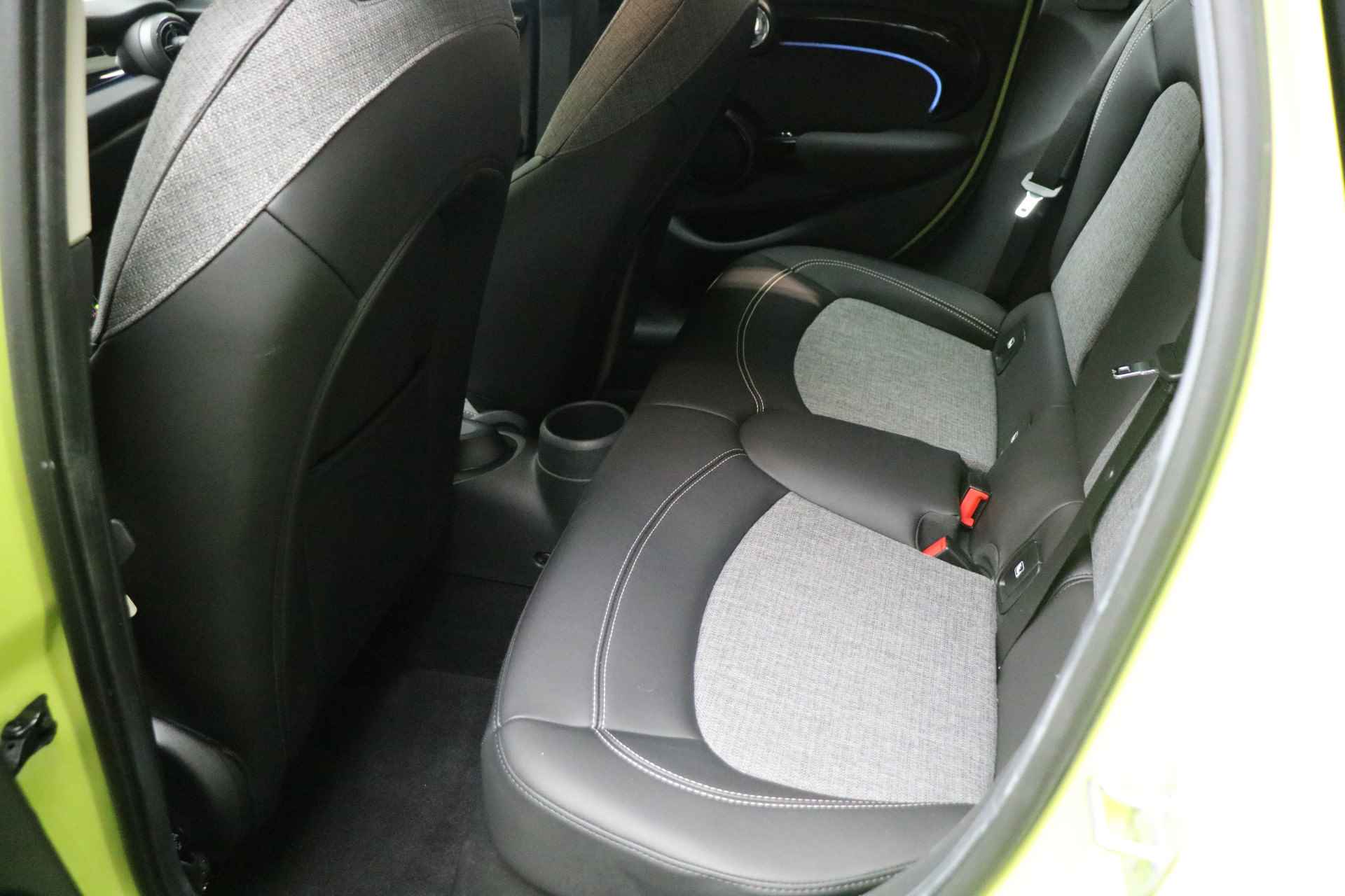 MINI Hatchback Cooper Classic Automaat / Sportstoelen / Cruise Control / LED / PDC achter / Navigatie / Airconditioning / Multifunctioneel stuurwiel - 18/22