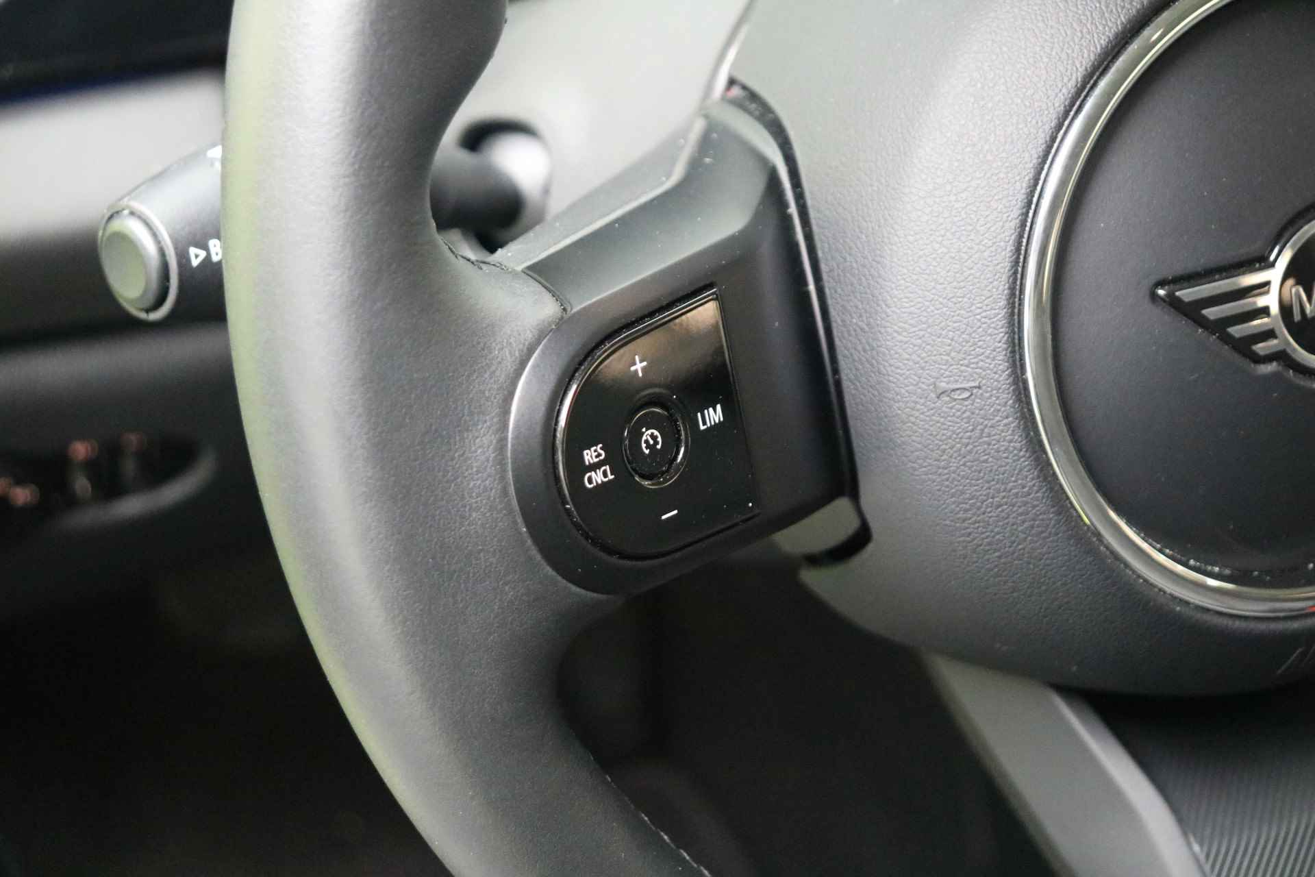 MINI Hatchback Cooper Classic Automaat / Sportstoelen / Cruise Control / LED / PDC achter / Navigatie / Airconditioning / Multifunctioneel stuurwiel - 20/22