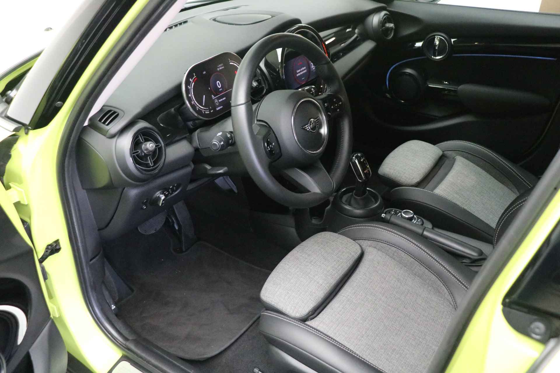 MINI Hatchback Cooper Classic Automaat / Sportstoelen / Cruise Control / LED / PDC achter / Navigatie / Airconditioning / Multifunctioneel stuurwiel - 21/22