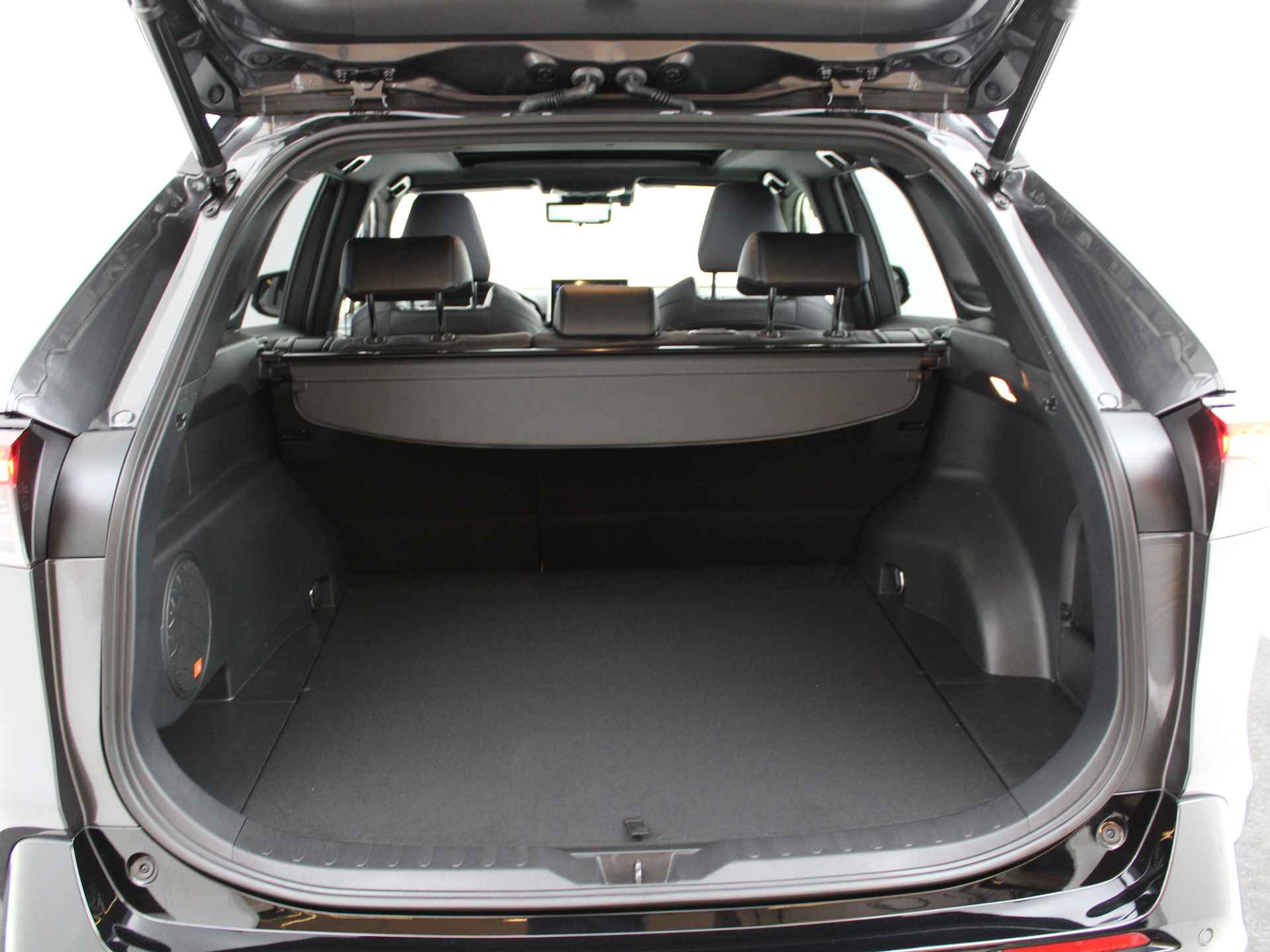 Toyota RAV4 2.5 Hybrid Bi-Tone | Panoramadak | JBL | Leder | Navi | 360 Camera | Adap. Cruise | Apple Carplay & Android Auto Max Louwman Haarlem - 38/50