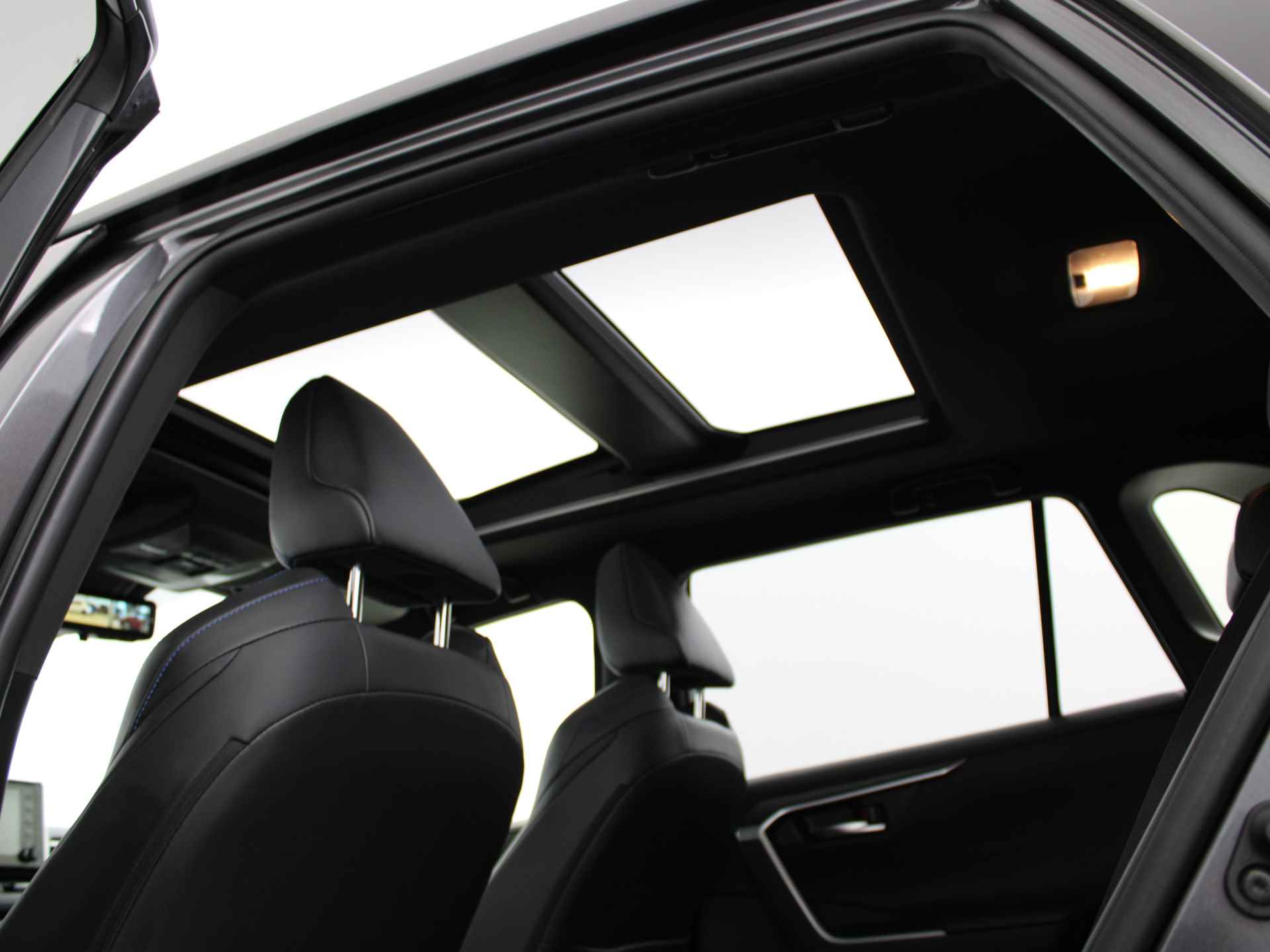 Toyota RAV4 2.5 Hybrid Bi-Tone | Panoramadak | JBL | Leder | Navi | 360 Camera | Adap. Cruise | Apple Carplay & Android Auto Max Louwman Haarlem - 47/50