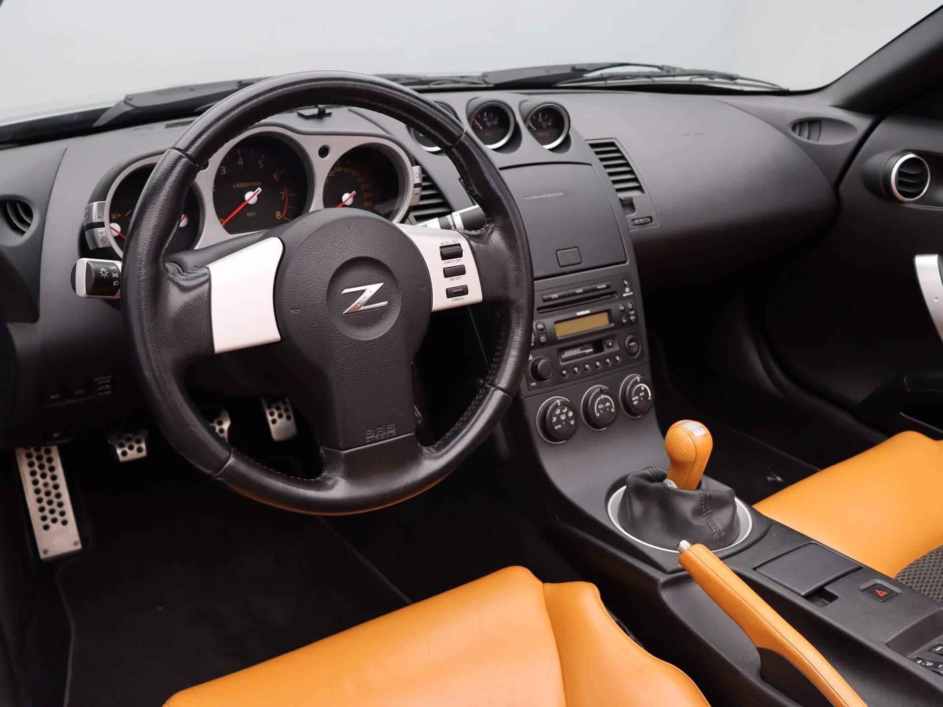 Nissan 350Z Roadster 3.5 V6 | Elektrisch Bedienbare Kap | Climate Control | Stoelverwarming | Parkeersensoren Achter | Slechts 66300KM! | - 14/48