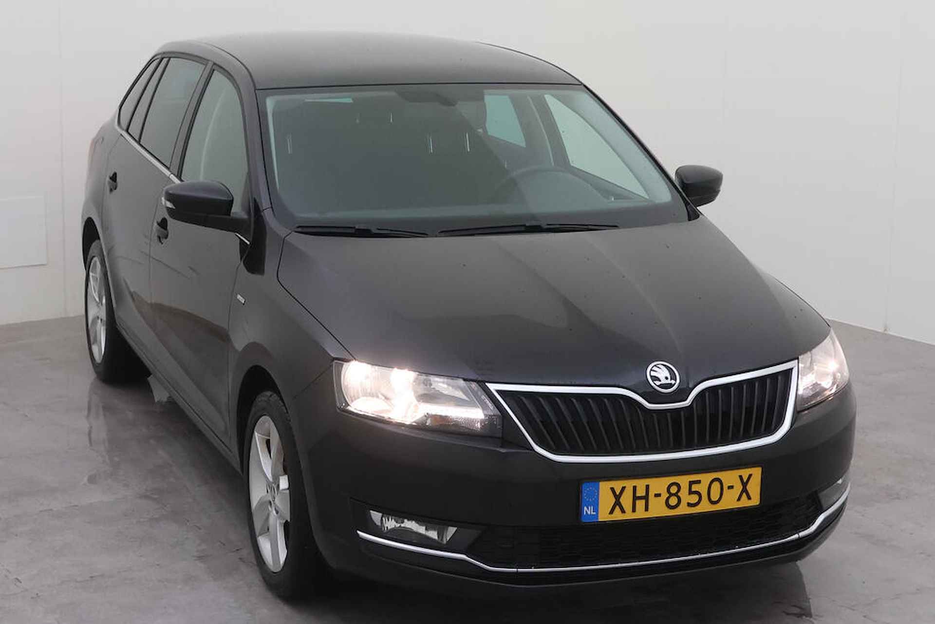 Škoda Rapid Spaceback 1.0 TSI Greentech Clever Panoramadak / Clima / Parkeersensoren / Stoelverwarming / Bluetooth - 4/12