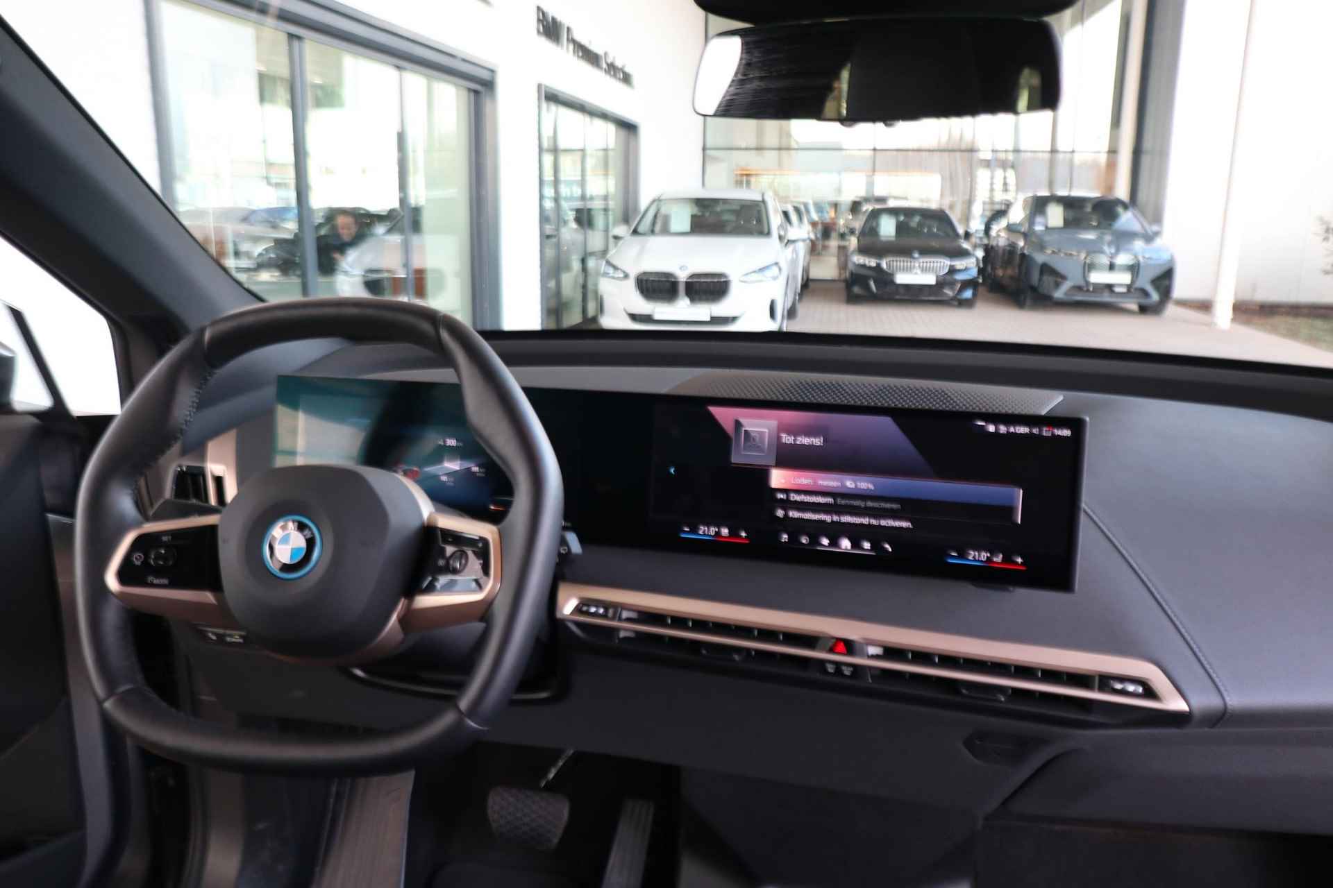 BMW iX xDrive40 Sportpakket | Driving Assistant Professional - 8/24