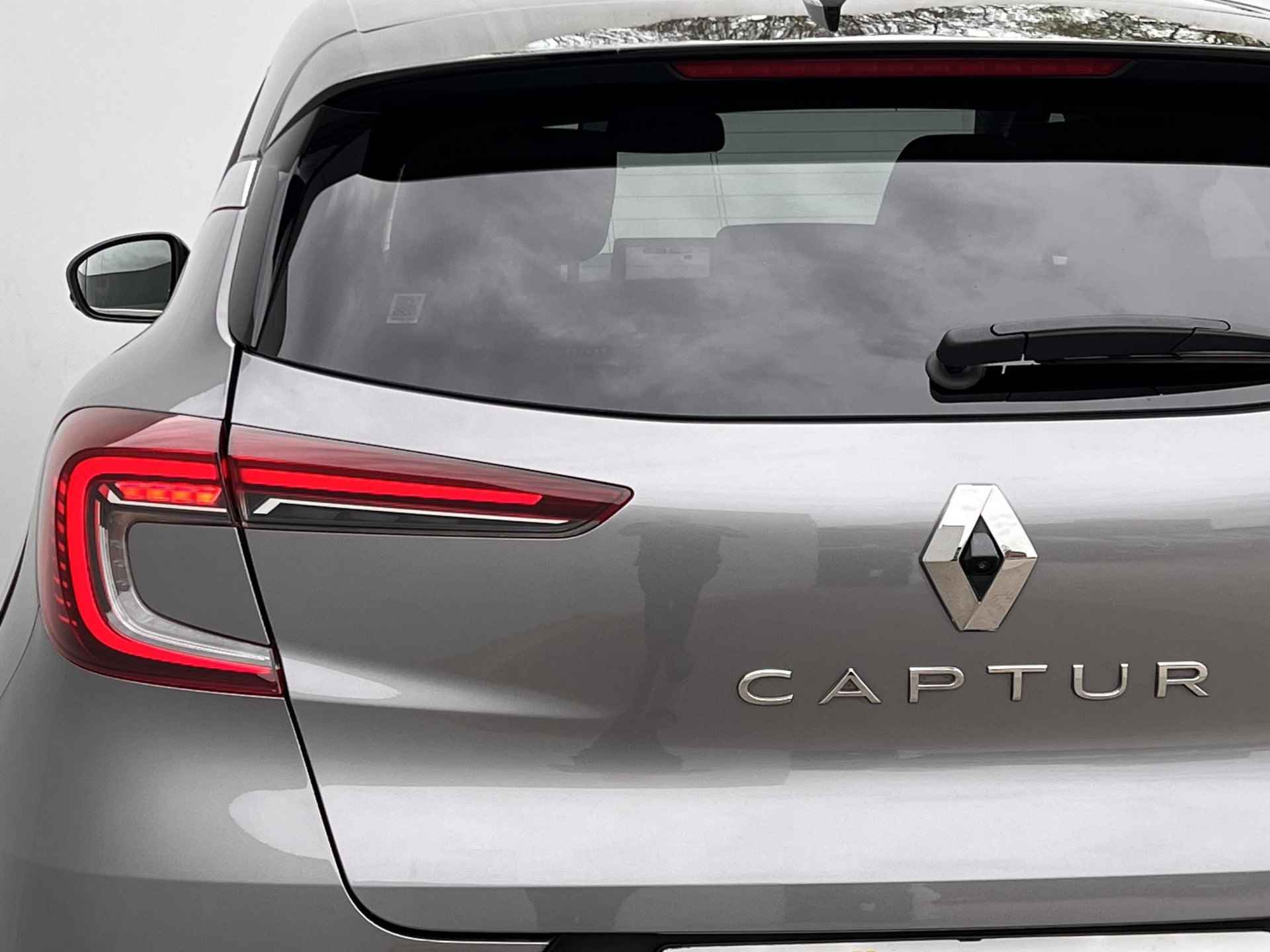 Renault Captur 1.6 E-Tech Plug-in Hybrid 160 Intens Automaat / Navigatie groot scherm / Apple Carplay Android Auto / 18" Lichtmetalen wielen / - 33/55