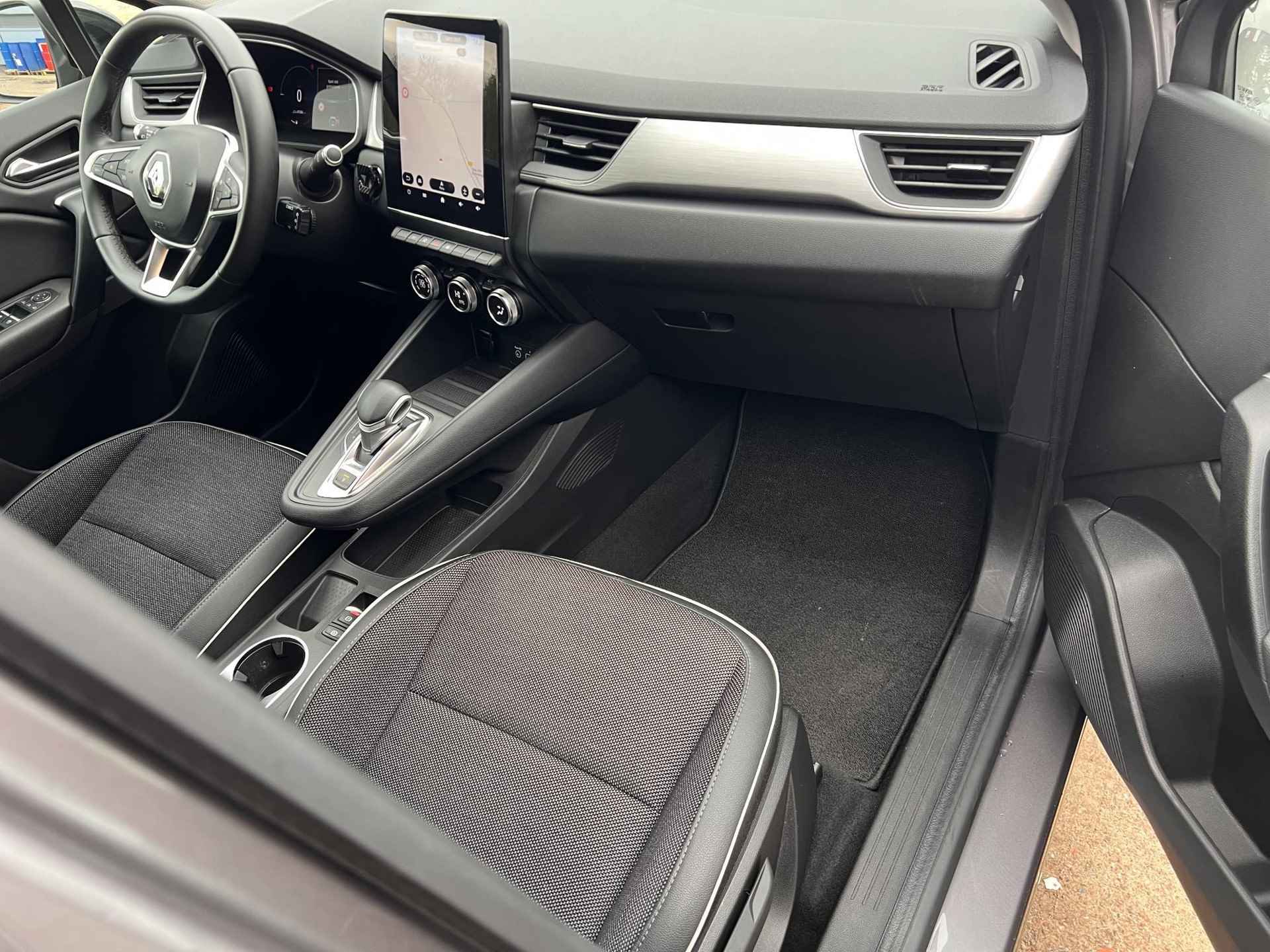 Renault Captur 1.6 E-Tech Plug-in Hybrid 160 Intens Automaat / Navigatie groot scherm / Apple Carplay Android Auto / 18" Lichtmetalen wielen / - 43/55