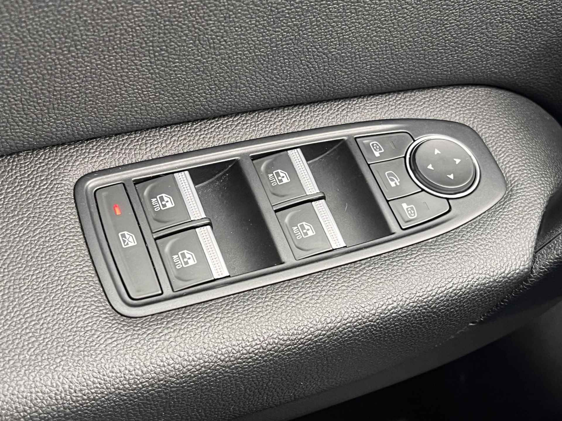 Renault Captur 1.6 E-Tech Plug-in Hybrid 160 Intens Automaat / Navigatie groot scherm / Apple Carplay Android Auto / 18" Lichtmetalen wielen / - 44/55