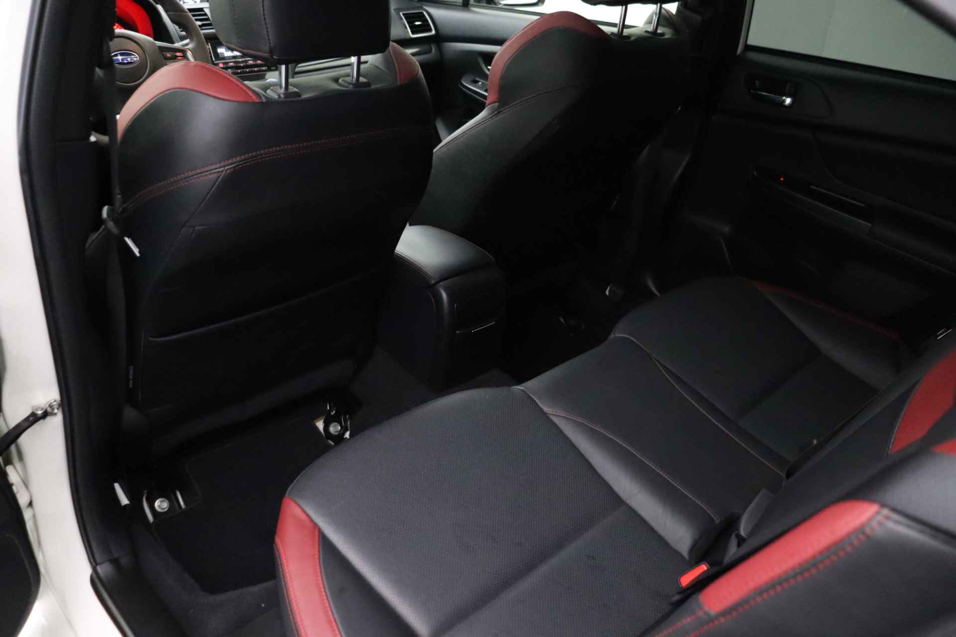 Subaru Impreza WRX STI 2.5 300pk | Leder | Camera | Xenon | Elektrische stoel | Cruise control | Isofix - 10/34