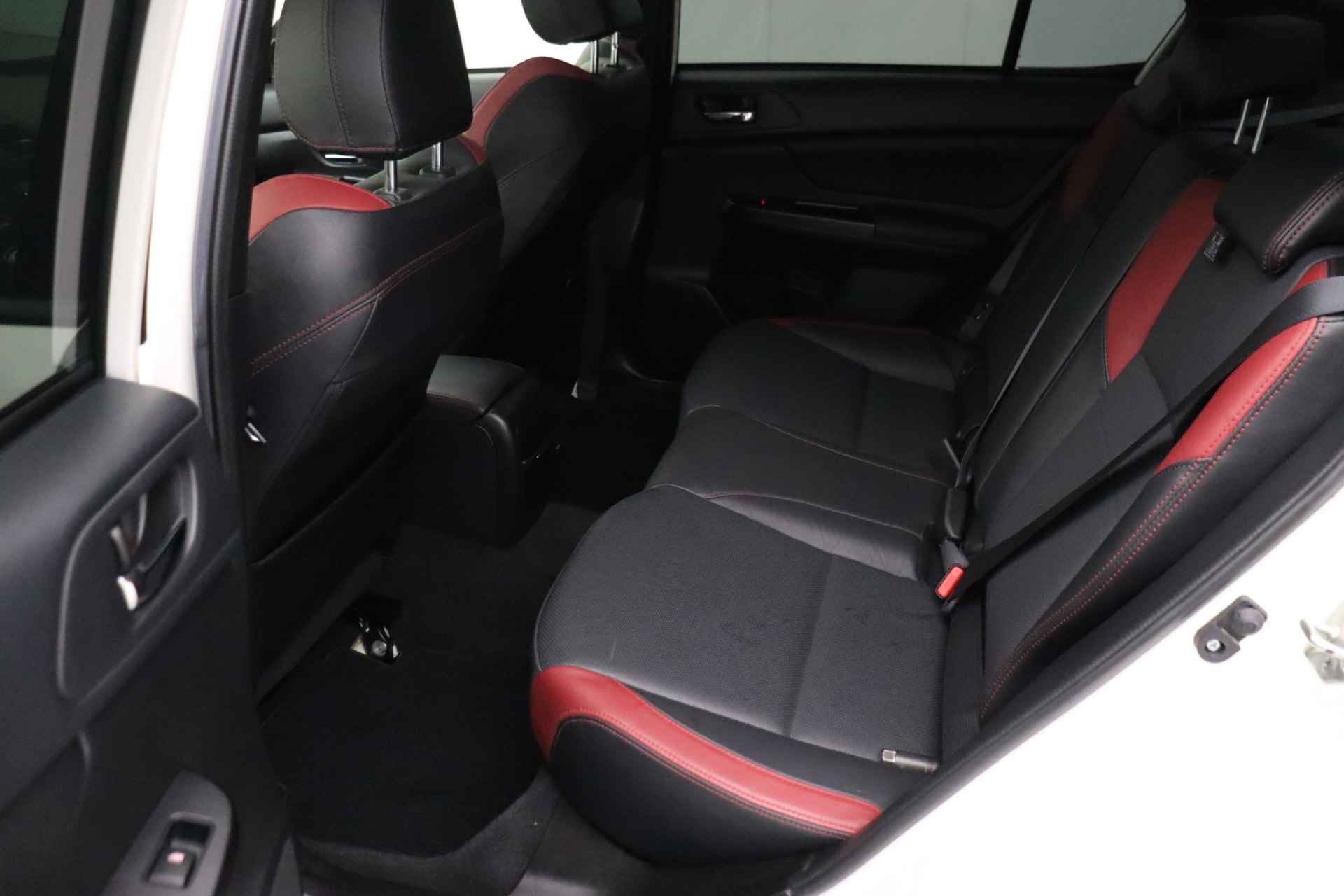 Subaru Impreza WRX STI 2.5 300pk | Leder | Camera | Xenon | Elektrische stoel | Cruise control | Isofix - 32/34
