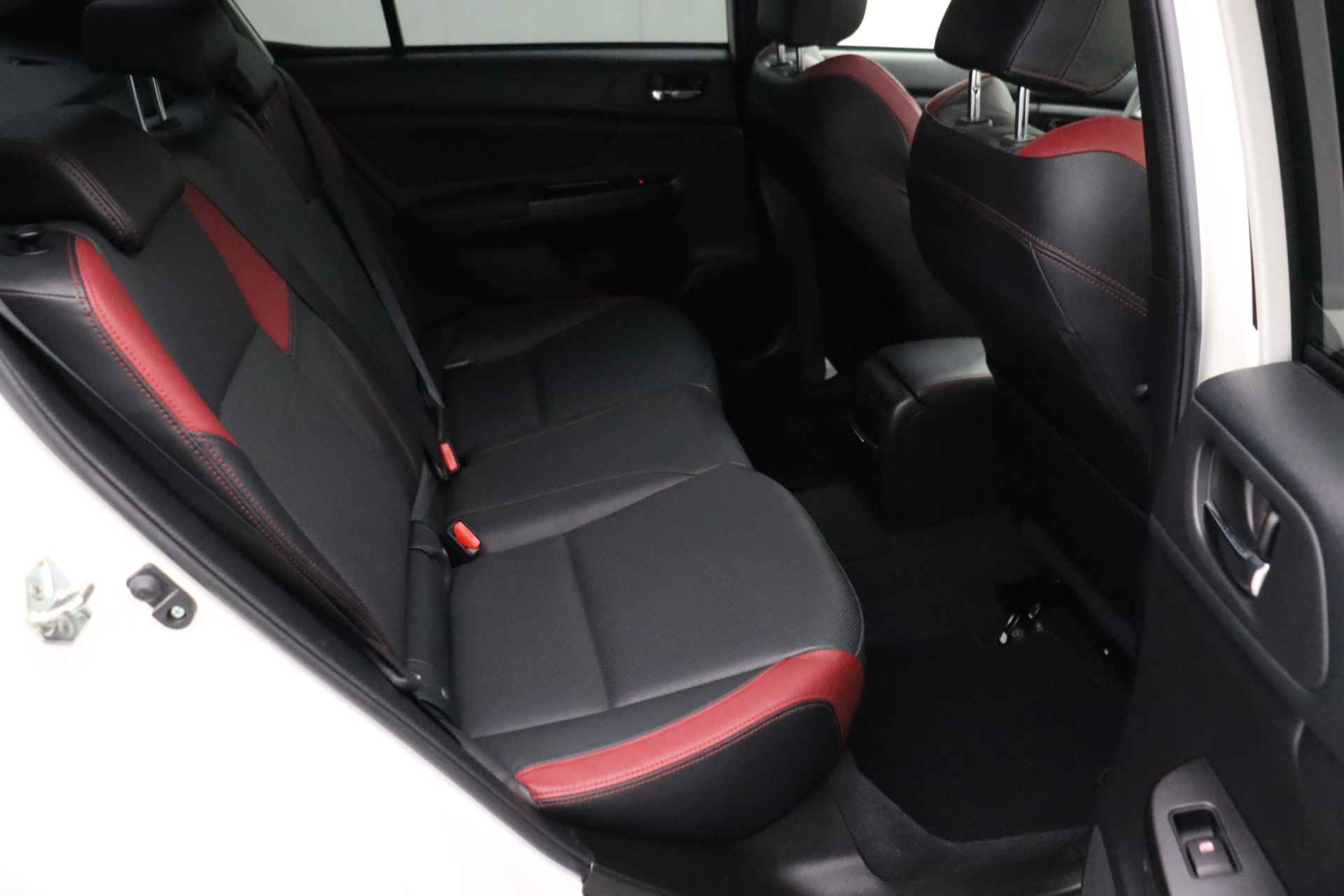 Subaru Impreza WRX STI 2.5 300pk | Leder | Camera | Xenon | Elektrische stoel | Cruise control | Isofix - 33/34