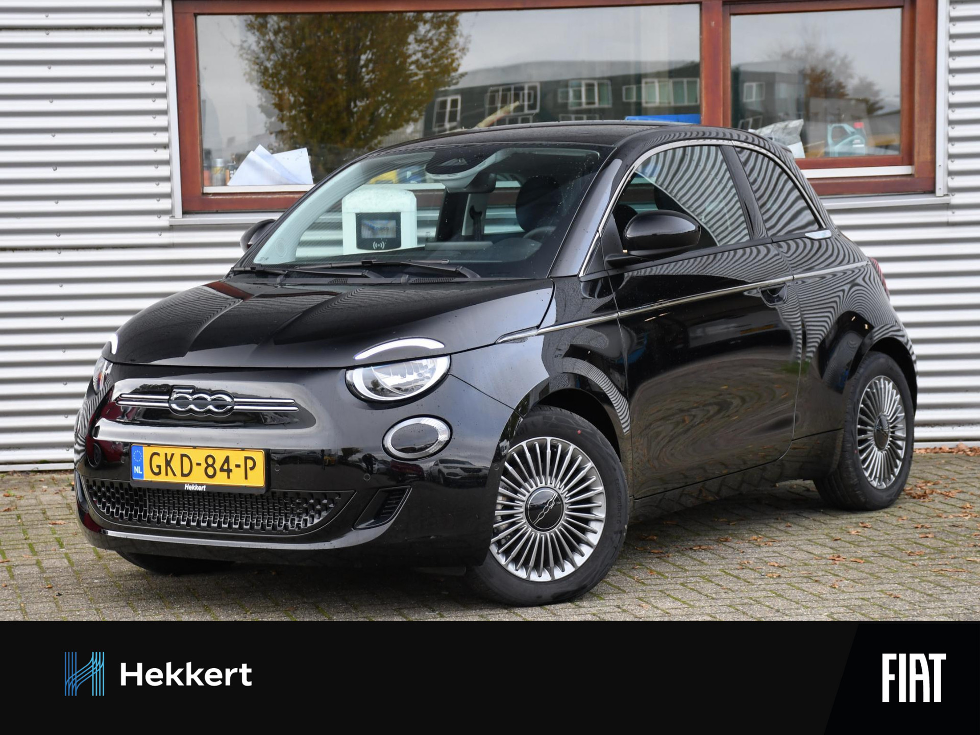 Fiat 500E Urban 42 kWh 118pk Automaat PDC + CAM. | DODE HOEK | CRUISE.C | STOELVERW. VOOR | APPLE-CARPLAY