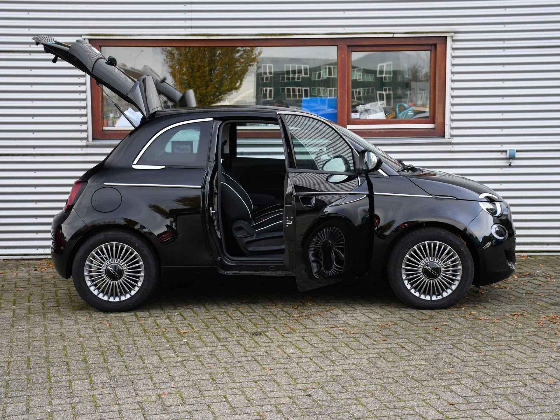 Fiat 500E Urban 42 kWh 118pk Automaat PDC + CAM. | DODE HOEK | CRUISE.C | STOELVERW. VOOR | APPLE-CARPLAY - 26/30