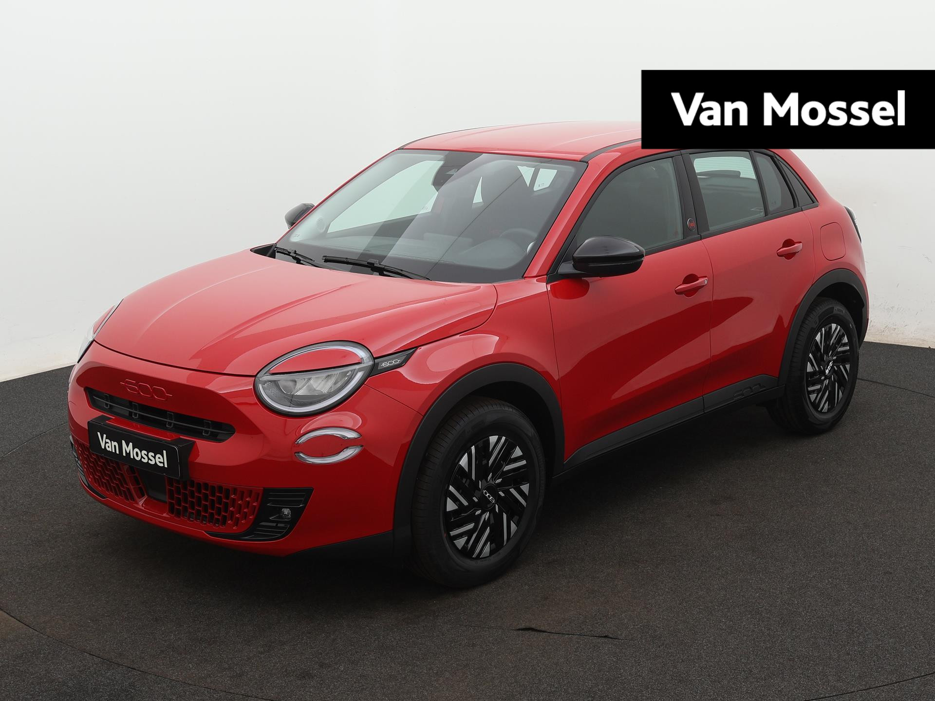 Fiat 600e RED 54 kWh | Parkeersensoren | Apple Car Play | Android auto | Cruise control bij viaBOVAG.nl