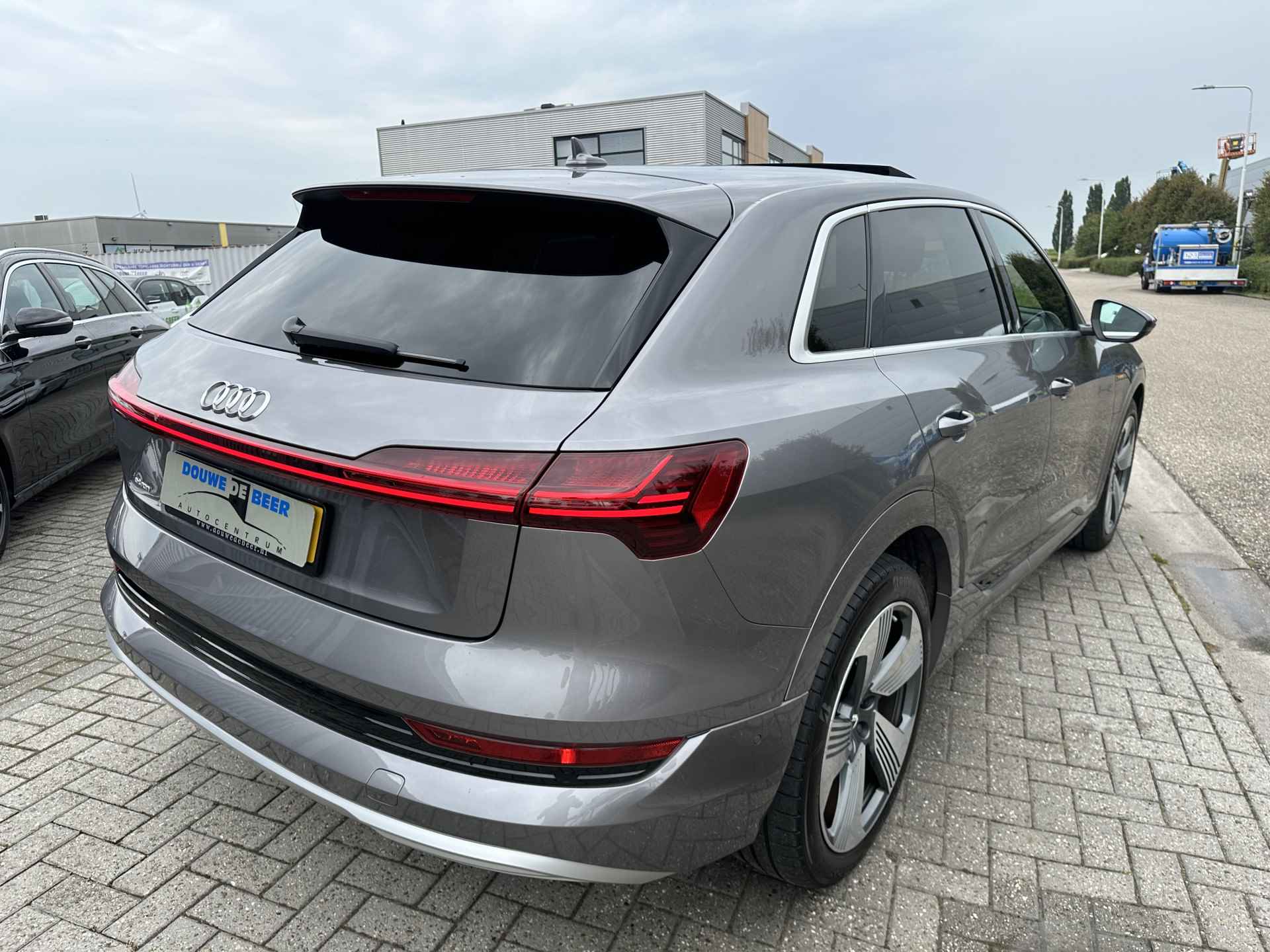 Audi e-tron e-tron 55 quattro 95 kWh S-line Adapt-cruise | Pano-Dak | Trekhaak | Camera | NL-Auto | - 6/31