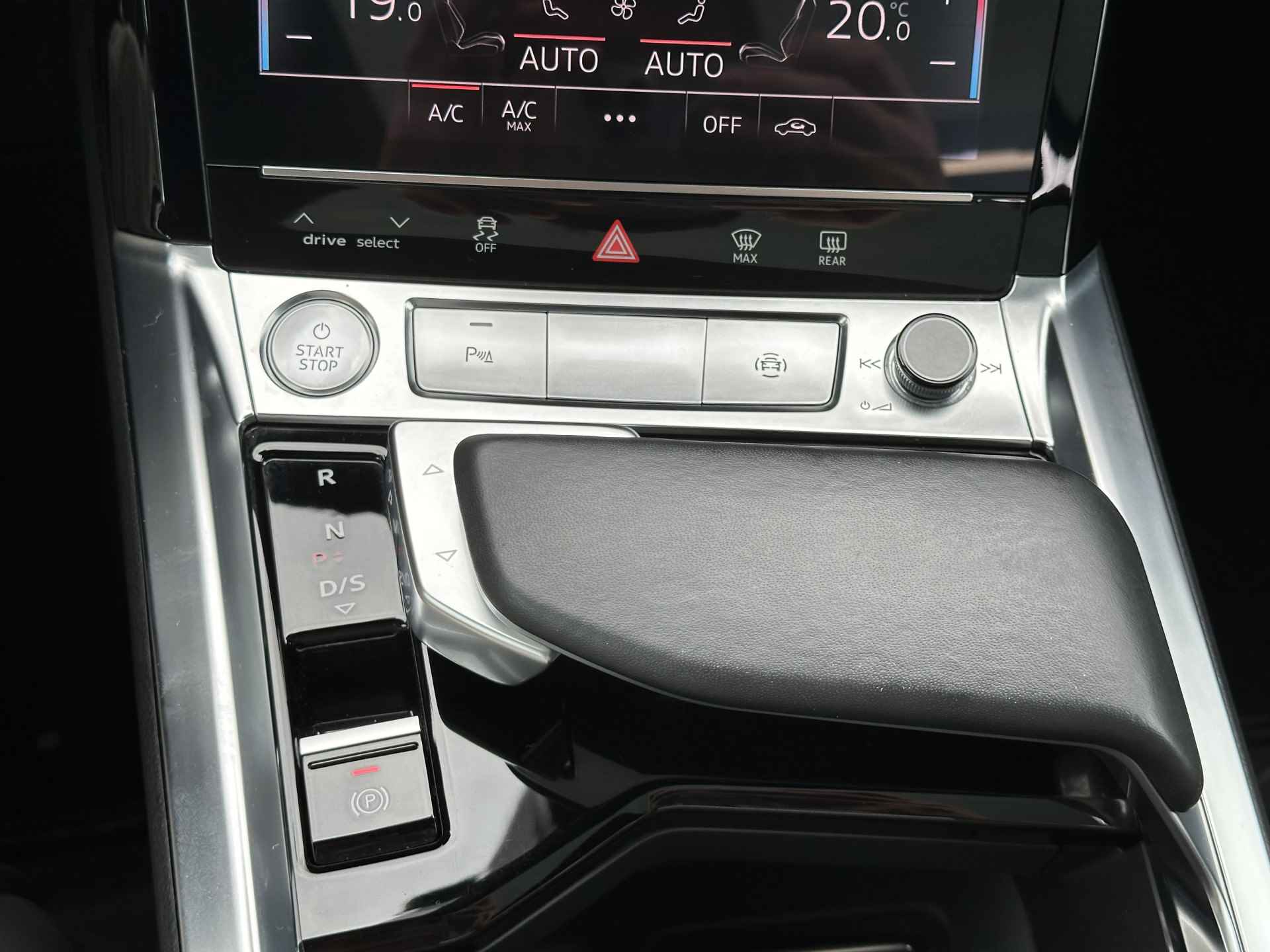 Audi e-tron e-tron 55 quattro 95 kWh S-line Adapt-cruise | Pano-Dak | Trekhaak | Camera | NL-Auto | - 17/31