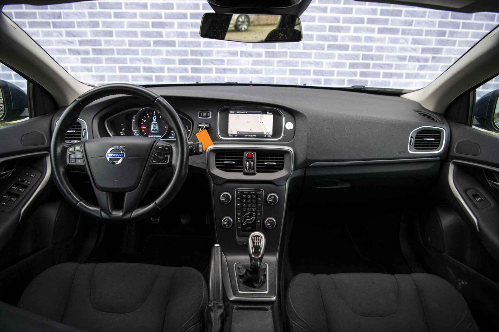 Volvo V40 1.6 T3 Kinetic | Nieuwe distributieriem | Trekhaak |  Parkeersensoren | Stoelverwarming | Climate control |  Parkeer camera  | - 7/32