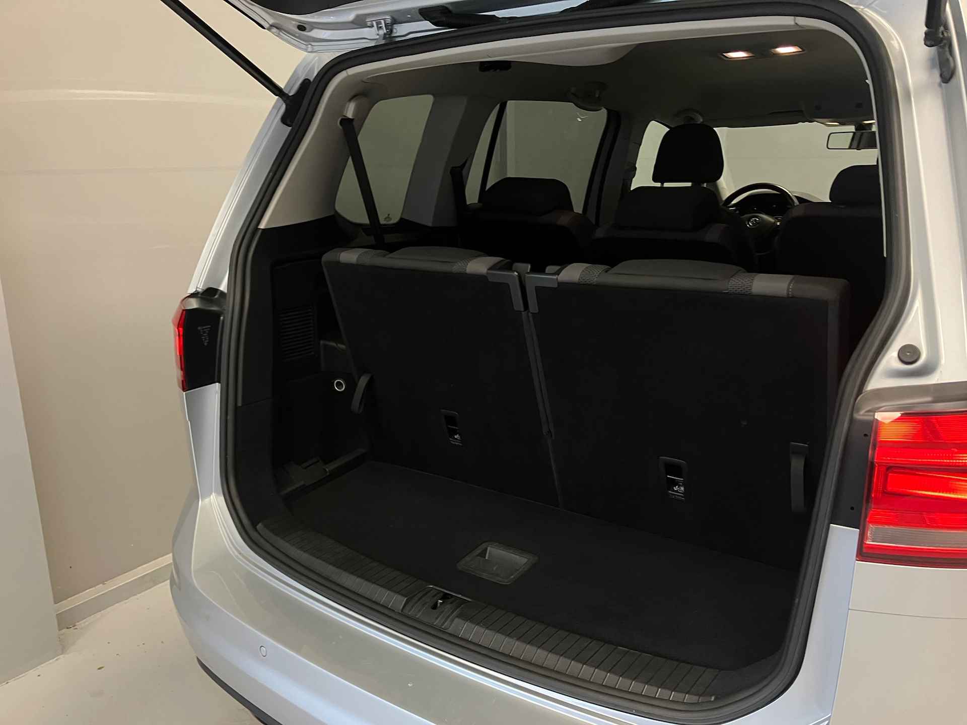 Volkswagen Touran Comfortline Business 1.0TSi | 7-Persoons | 18" lichtmetalen velgen | Climate control | - 30/38