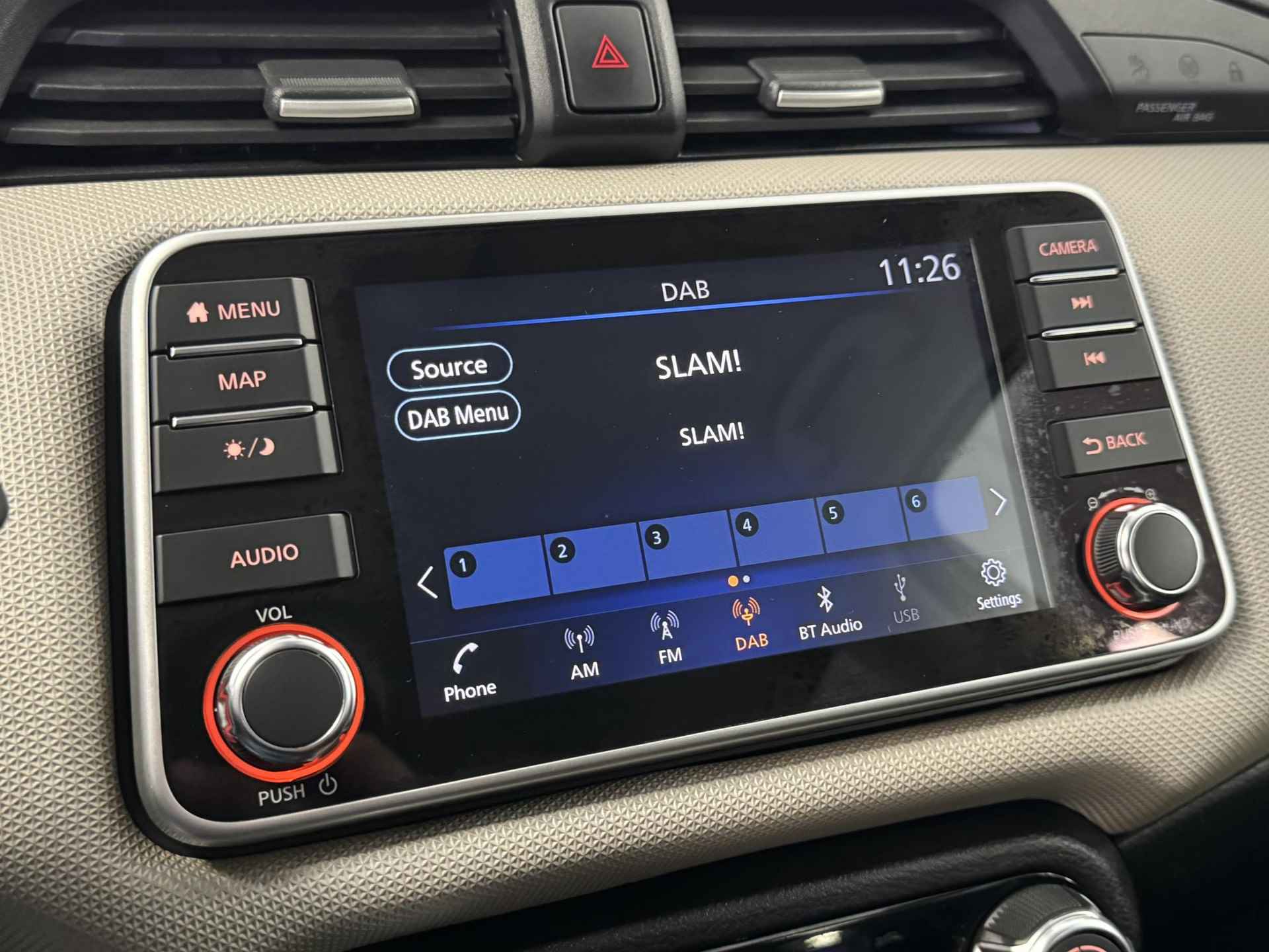 Nissan Micra 1.0 IG-T 100 N-Connecta | Navigatie | Camera | Regensensor - 28/40