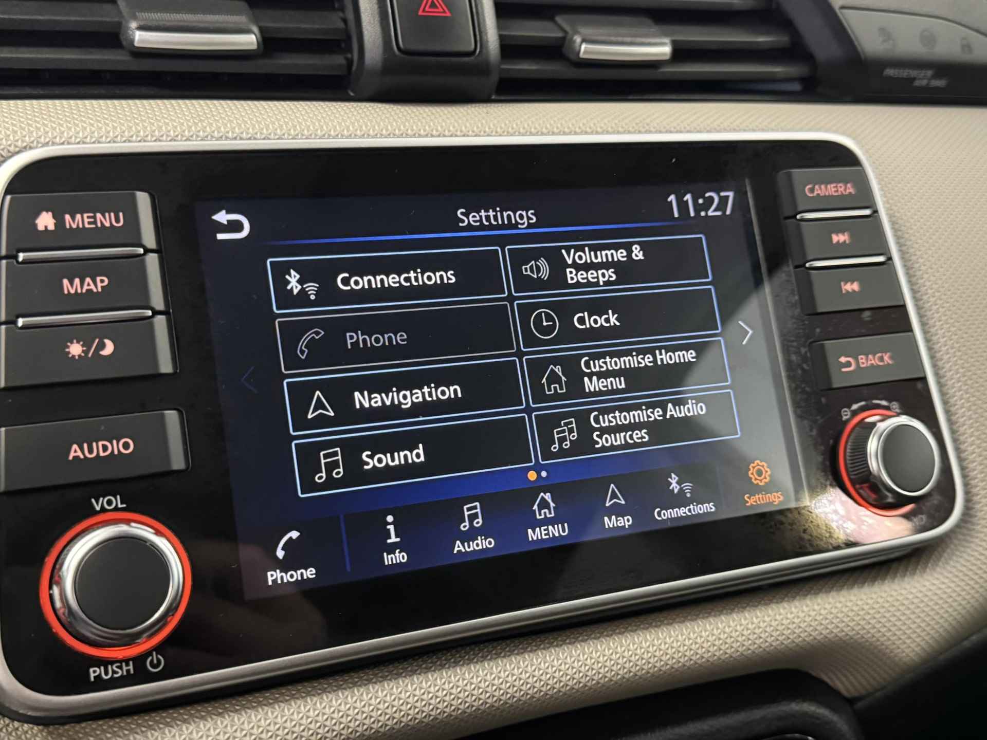 Nissan Micra 1.0 IG-T 100 N-Connecta | Navigatie | Camera | Regensensor - 33/40