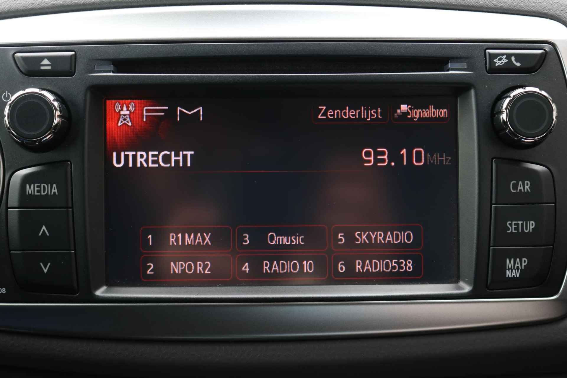 Toyota Yaris 1.3 VVT-i Dynamic | Automaat | Trekhaak - 11/33