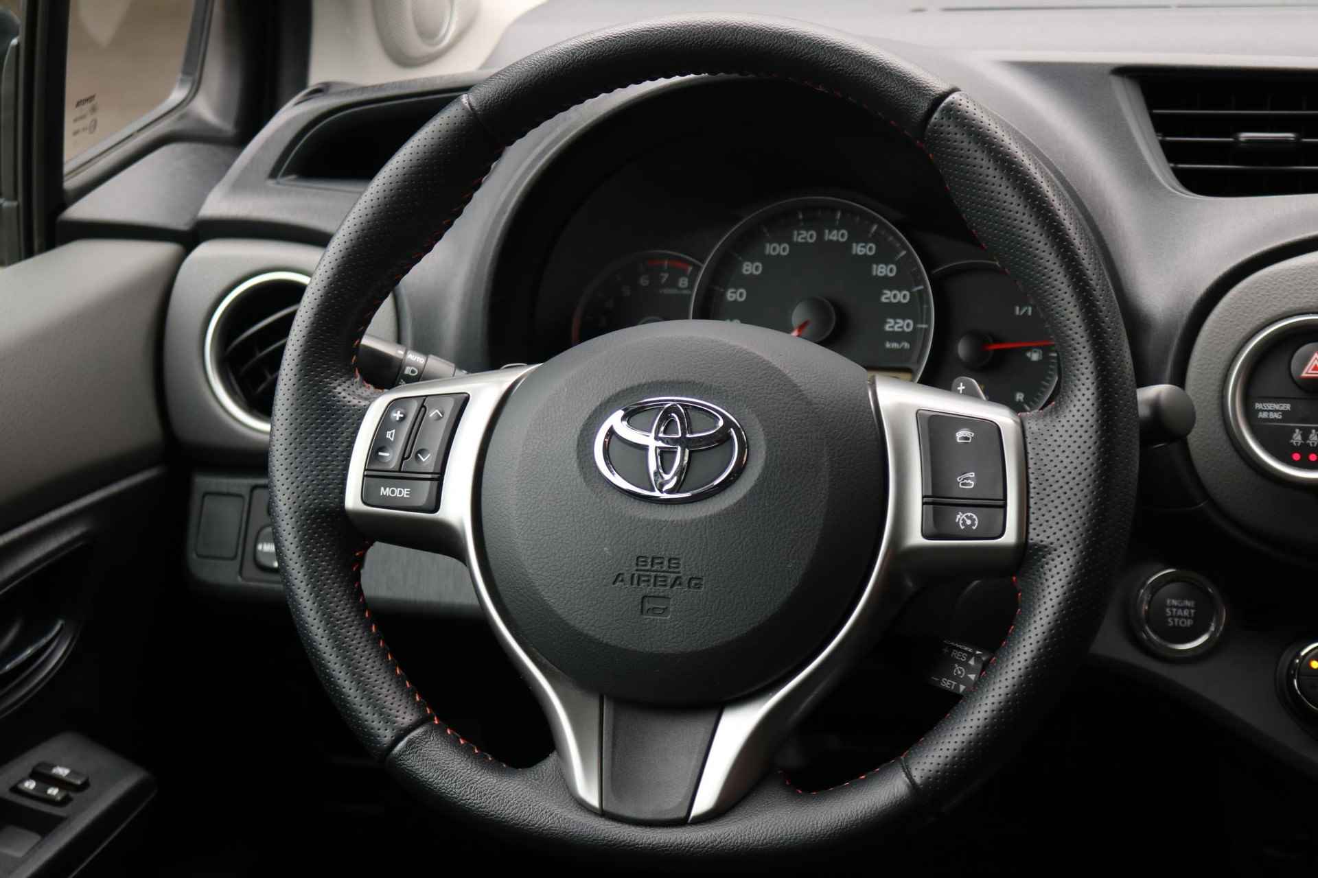 Toyota Yaris 1.3 VVT-i Dynamic | Automaat | Trekhaak - 31/33