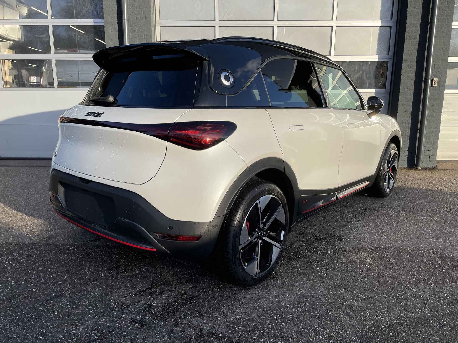 smart #1 BRABUS | Warmtepomp | Panoramadak | CyberSparks LED+ Koplampen | Apple CarPlay | Android Auto | Beats Soundsysteem | Head-up Display | 360° Camera | Sfeerverlichting | Stuurverwarming | Stoelverwarming | Elektrisch Verstelbare Voorstoelen - 2/15