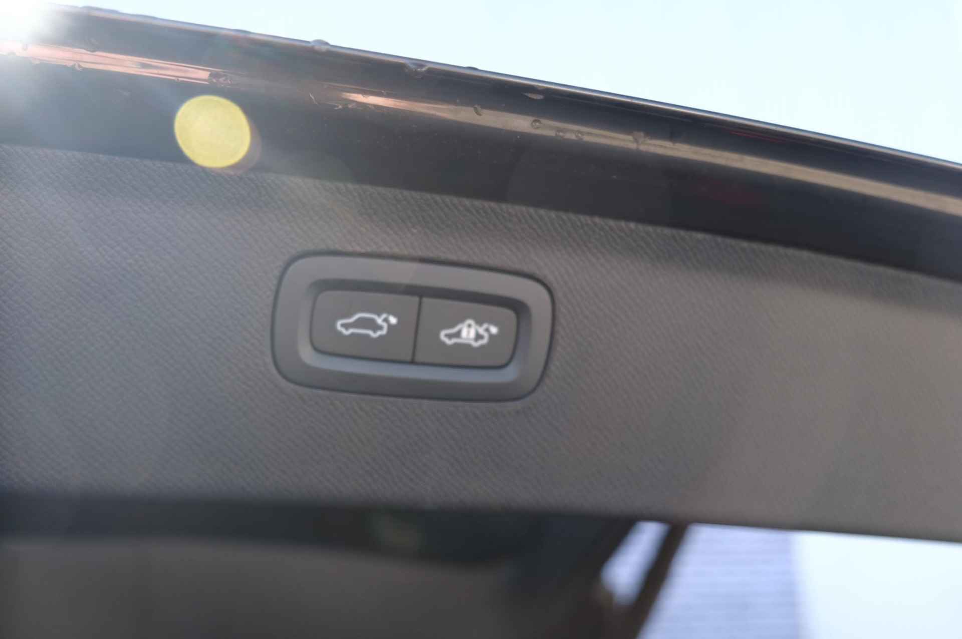 Volvo XC90 T8 Recharge AWD Ultimate Dark Long Range | Luchtvering | Trekhaak | Head-up Display | 360° Camera | Panoramadak | Google Maps - 21/41