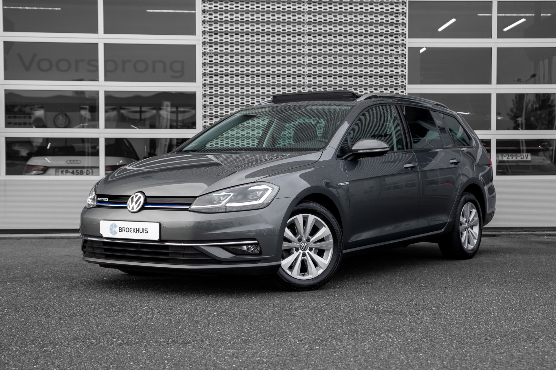 Volkswagen GOLF Variant Comfortline Business 1.5 TSI Variant 7 versn. DSG | Trekhaak | Panoramadak | Navigatie